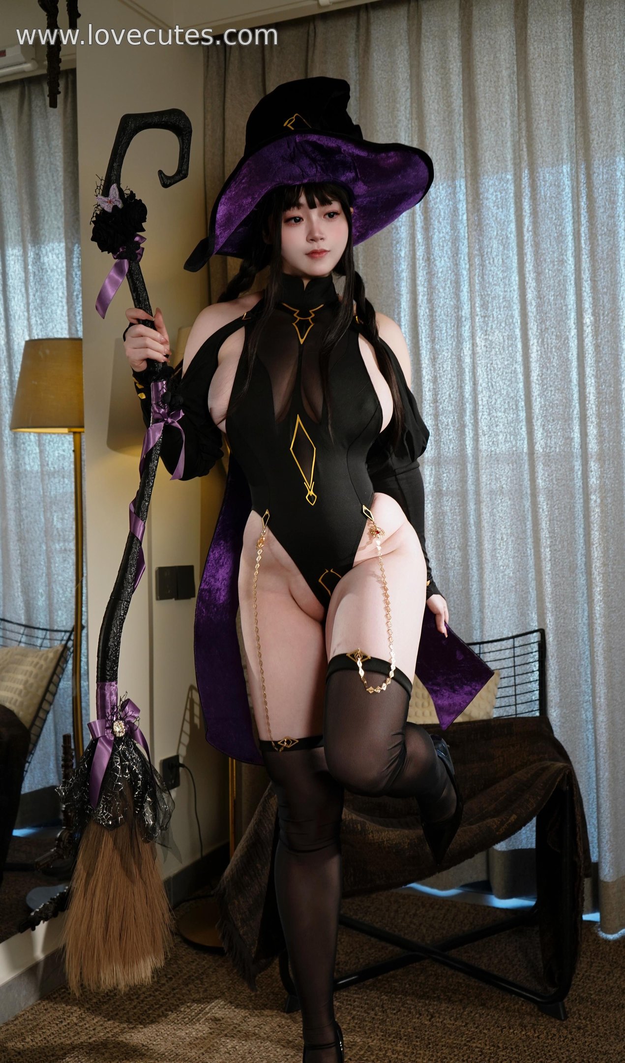 cosplay] 毛毛帽 - 魔女之夜主題寫真：暗黑魔女造型與夜色氛圍交織，營造神秘又迷人的視覺故事感 105P+2V