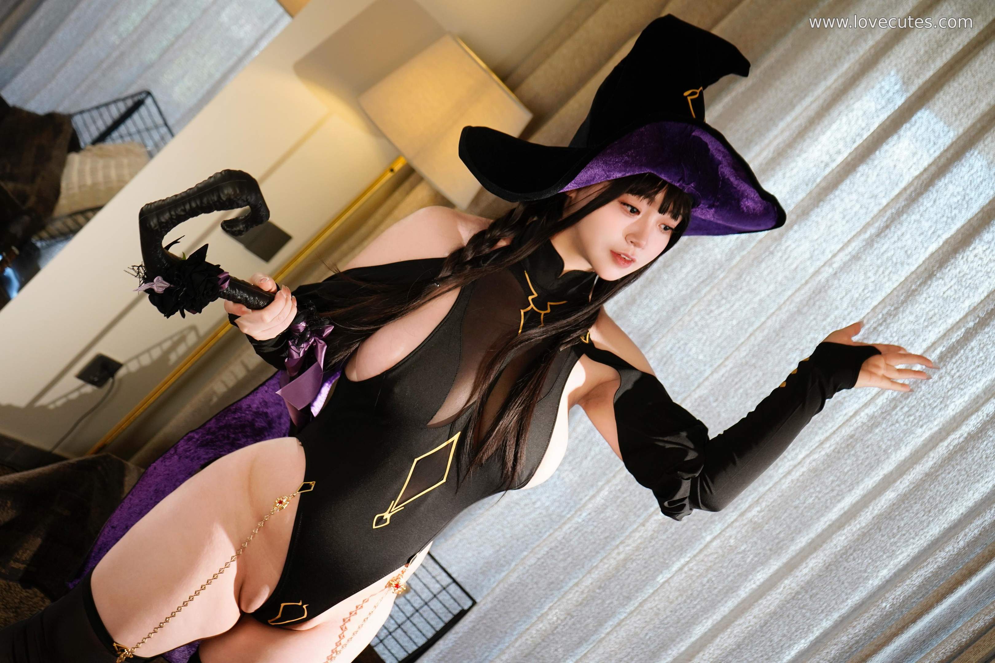 cosplay] 毛毛帽 - 魔女之夜主題寫真：暗黑魔女造型與夜色氛圍交織，營造神秘又迷人的視覺故事感 105P+2V