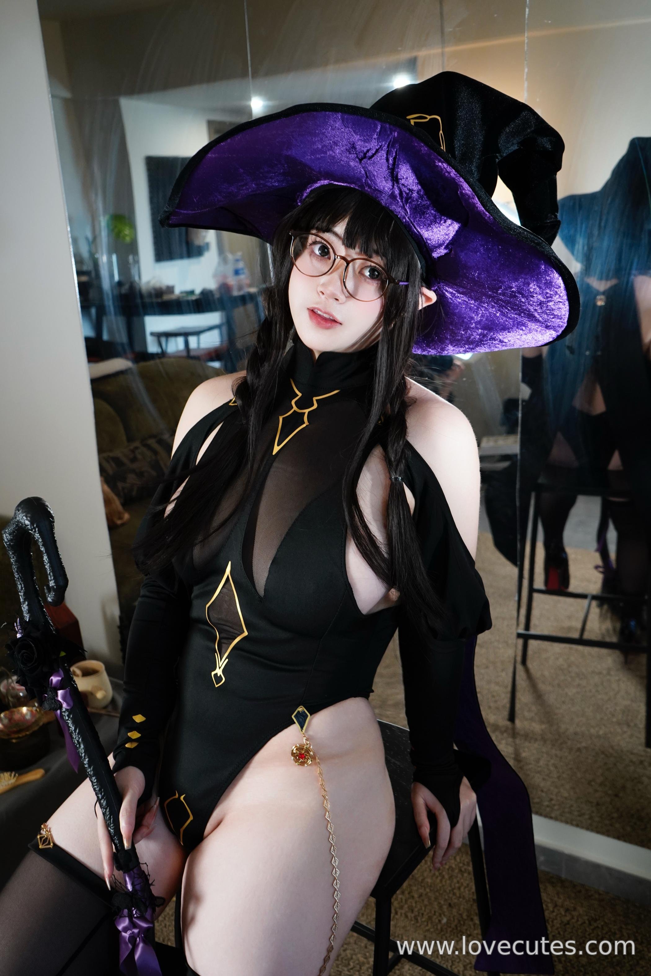 cosplay] 毛毛帽 - 魔女之夜主題寫真：暗黑魔女造型與夜色氛圍交織，營造神秘又迷人的視覺故事感 105P+2V