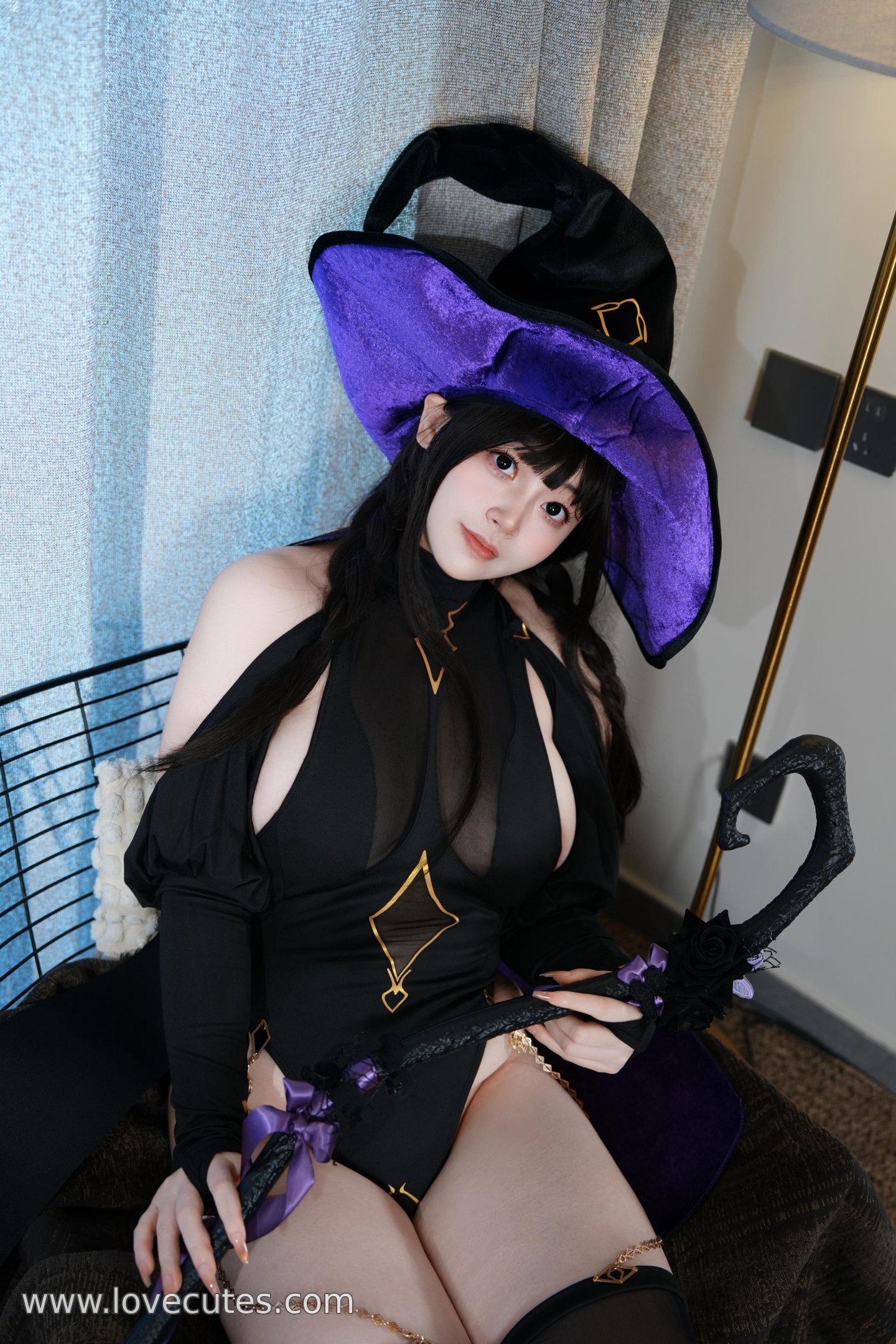 cosplay] 毛毛帽 - 魔女之夜主題寫真：暗黑魔女造型與夜色氛圍交織，營造神秘又迷人的視覺故事感 105P+2V
