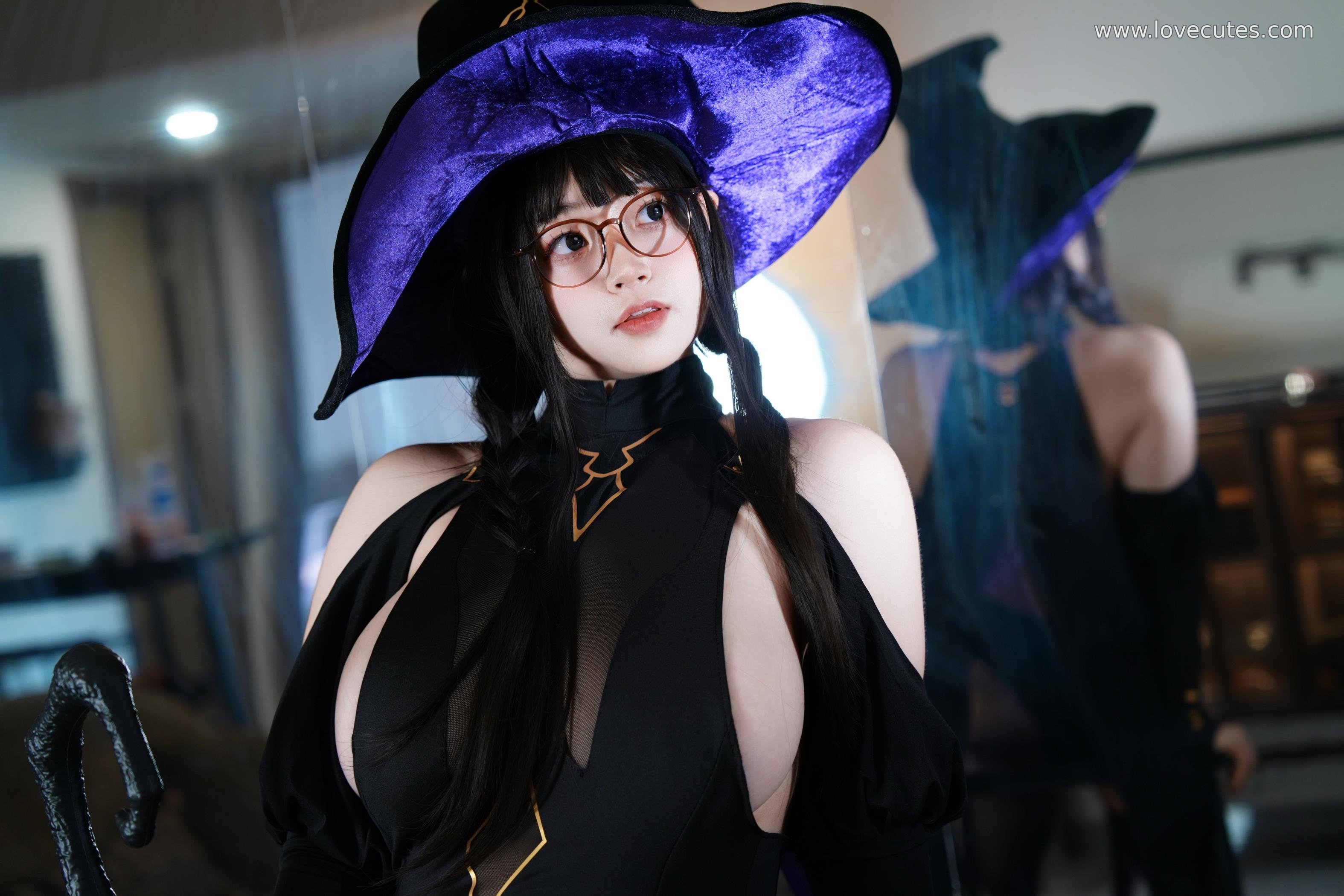 cosplay] 毛毛帽 - 魔女之夜主題寫真：暗黑魔女造型與夜色氛圍交織，營造神秘又迷人的視覺故事感 105P+2V