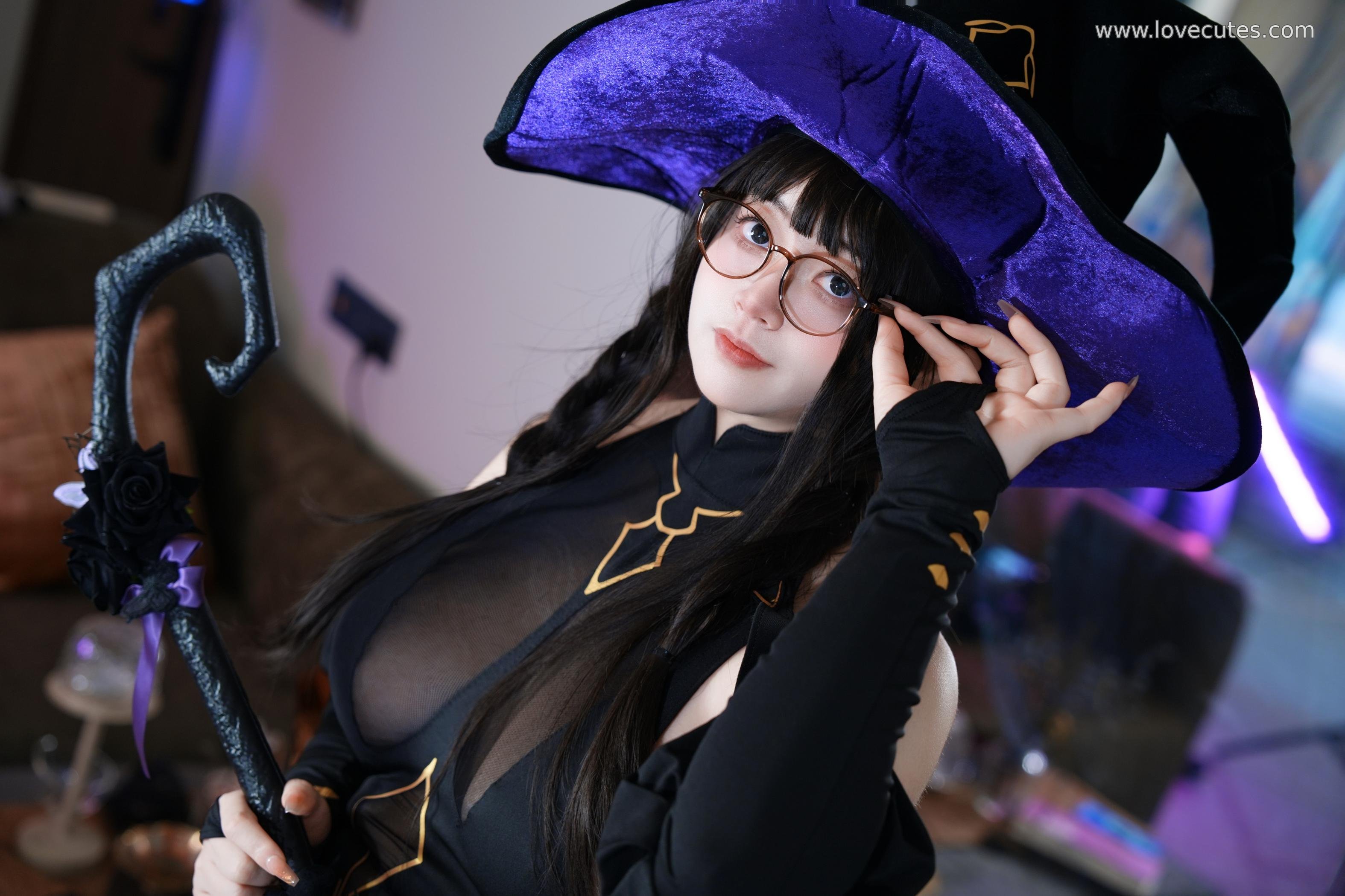 [cosplay] 毛毛帽 - 魔女之夜主题写真：暗黑魔女造型与夜色氛围交织 营造神秘又迷人的视觉故事感 105P+2V