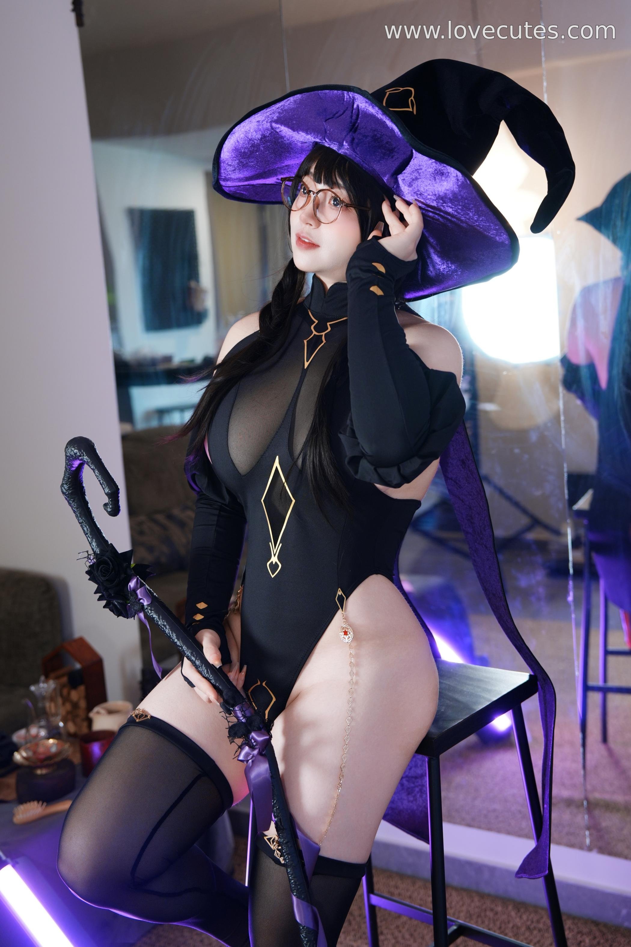 [cosplay] 毛毛帽 - 魔女之夜主题写真：暗黑魔女造型与夜色氛围交织 营造神秘又迷人的视觉故事感 105P+2V
