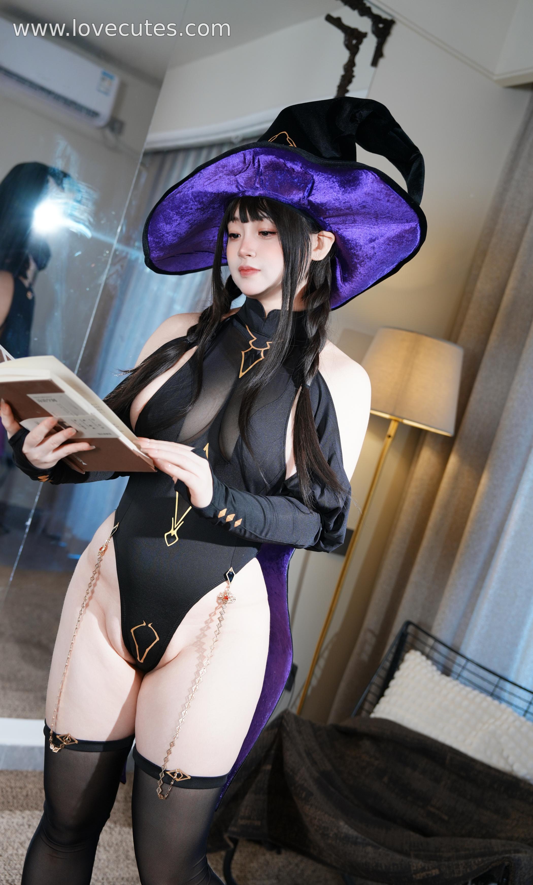 [cosplay] 毛毛帽 - 魔女之夜主题写真：暗黑魔女造型与夜色氛围交织 营造神秘又迷人的视觉故事感 105P+2V