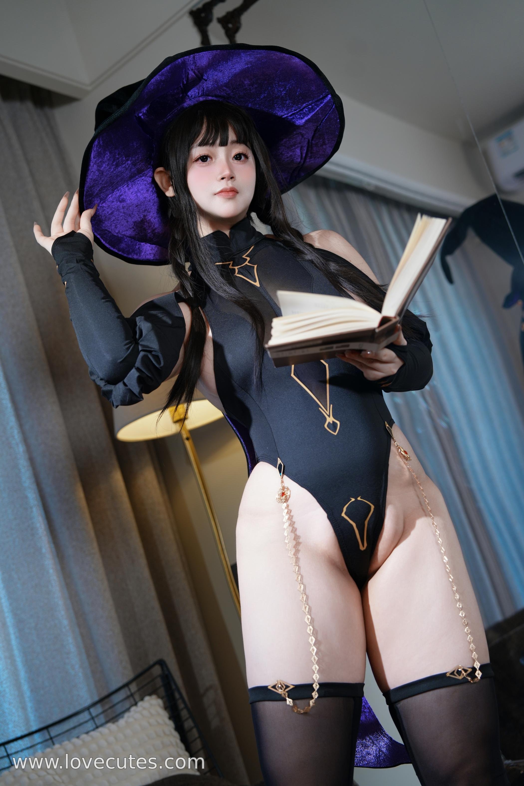 Cosplay] Furry Hat - Witching Night Themed Photoshoot: Dark Witch Style Intertwined with Night Atmosphere, Creating a Mysterious and Enchanting Visual Story 105P+2V
