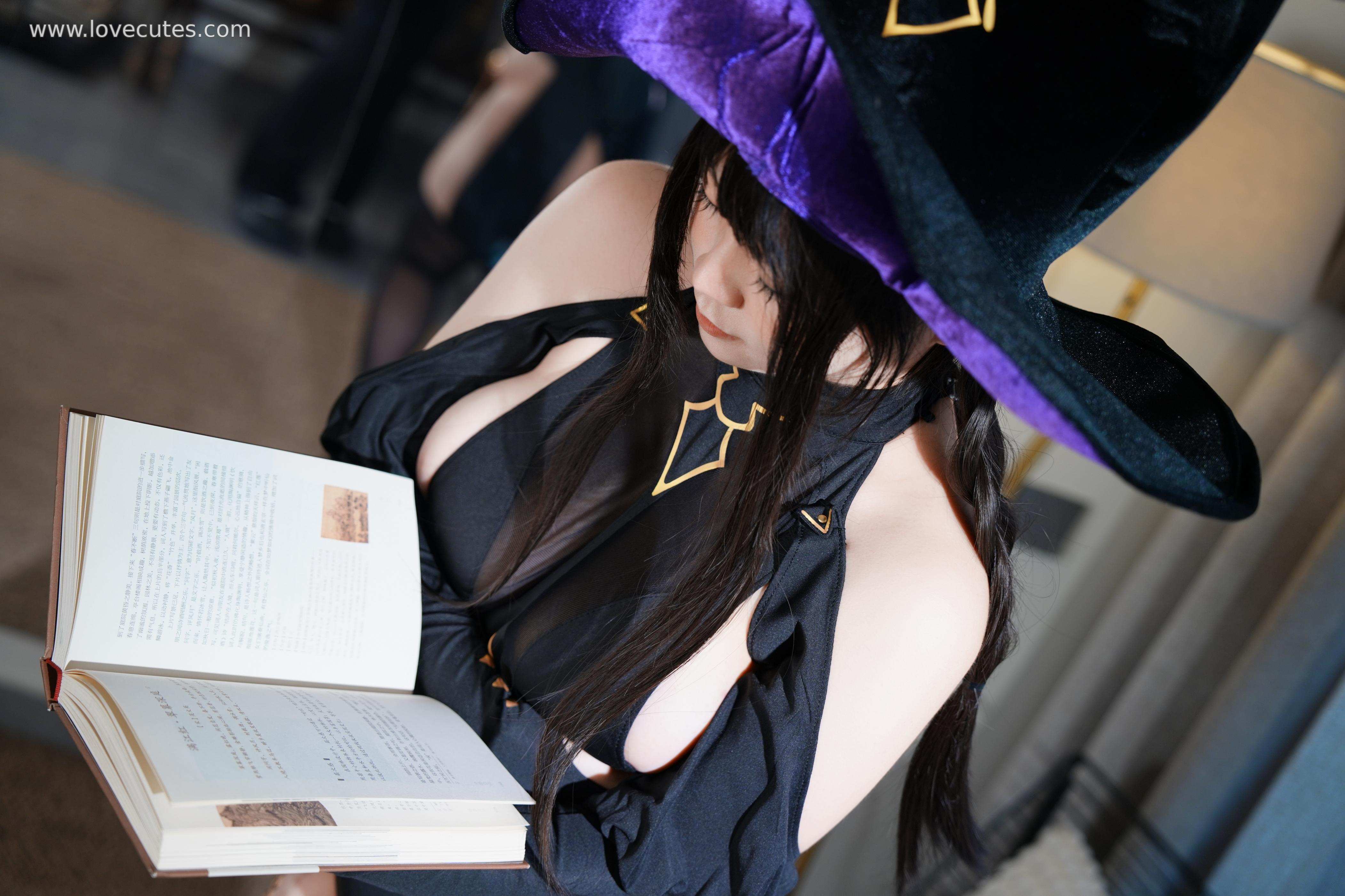 Cosplay] Furry Hat - Witching Night Themed Photoshoot: Dark Witch Style Intertwined with Night Atmosphere, Creating a Mysterious and Enchanting Visual Story 105P+2V