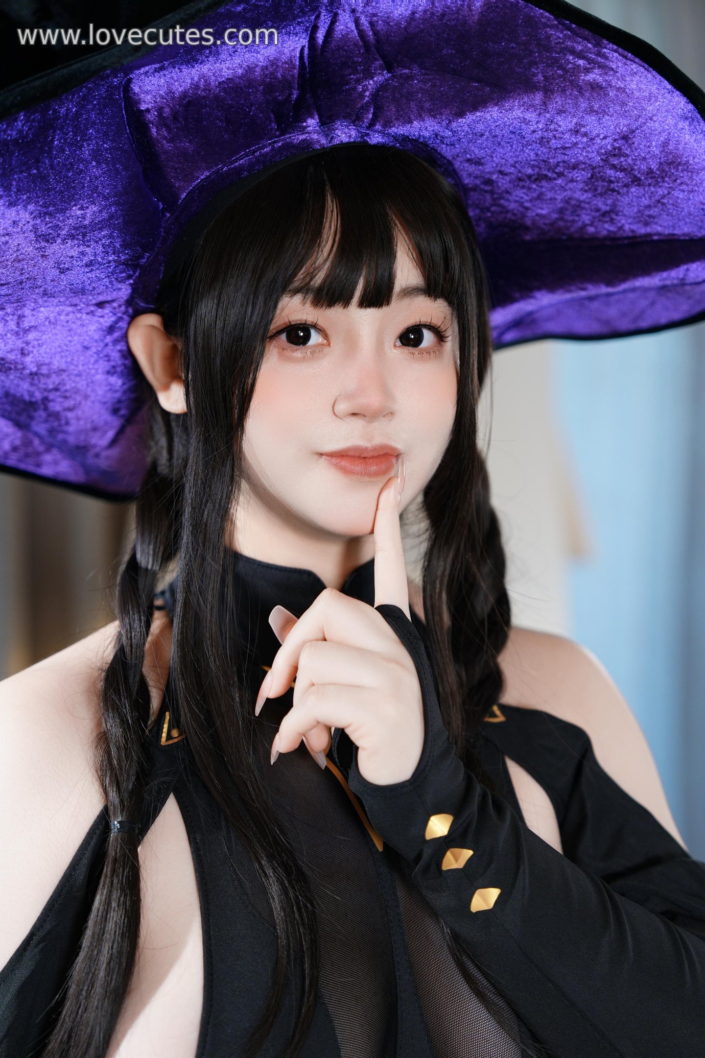 Cosplay] Furry Hat - Witching Night Themed Photoshoot: Dark Witch Style Intertwined with Night Atmosphere, Creating a Mysterious and Enchanting Visual Story 105P+2V