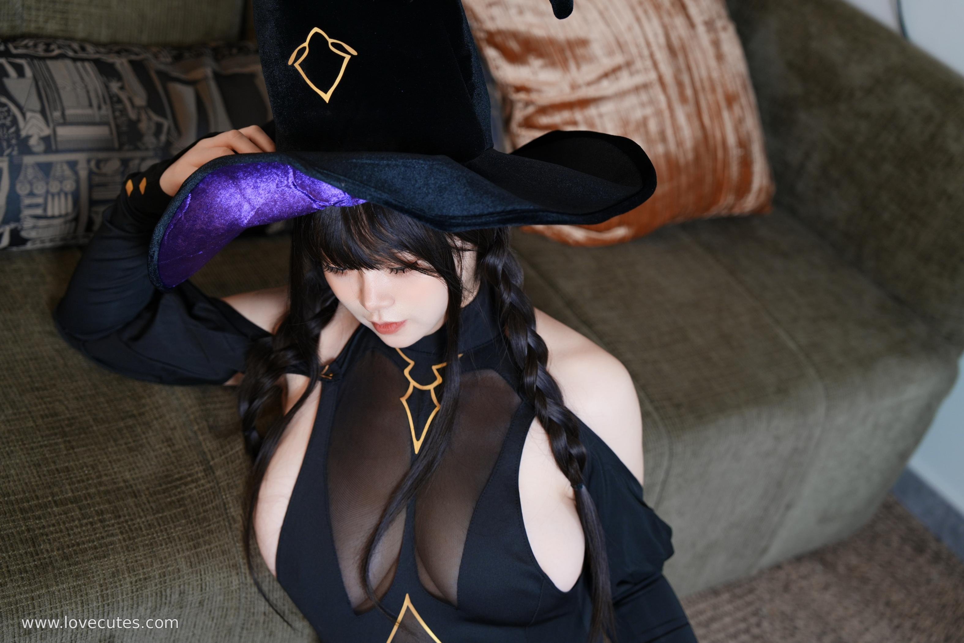 cosplay] 毛毛帽 - Ảnh Chụp Chủ Đề Đêm Của Phù Thủy: Hòa Quyện Giữa Hình Ảnh Phù Thủy Đen Tối Và Không Gian Đêm Tạo Nên Câu Chuyện Thị Giác Huyền Bí Và Cuốn Hút 105P+2V