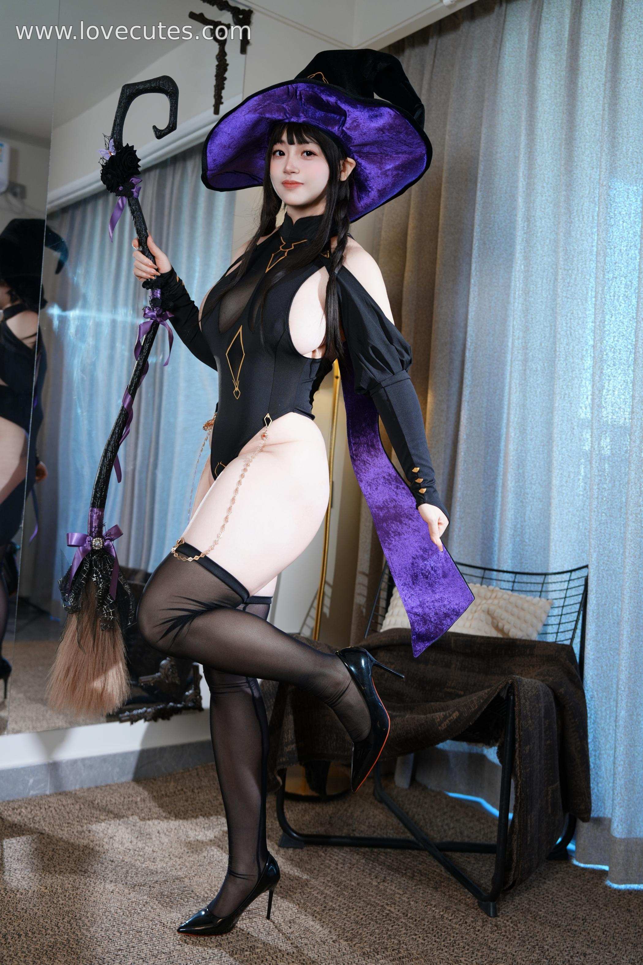 cosplay] 毛毛帽 - Ảnh Chụp Chủ Đề Đêm Của Phù Thủy: Hòa Quyện Giữa Hình Ảnh Phù Thủy Đen Tối Và Không Gian Đêm Tạo Nên Câu Chuyện Thị Giác Huyền Bí Và Cuốn Hút 105P+2V