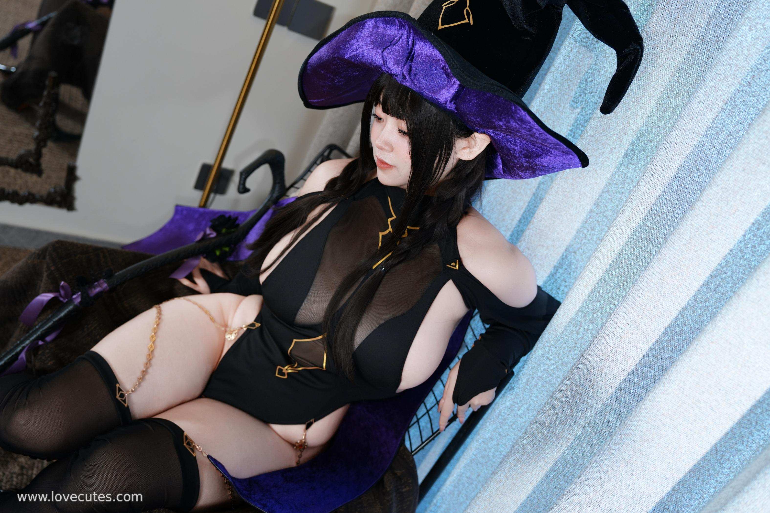 cosplay] 毛毛帽 - 魔女之夜主題寫真：暗黑魔女造型與夜色氛圍交織，營造神秘又迷人的視覺故事感 105P+2V