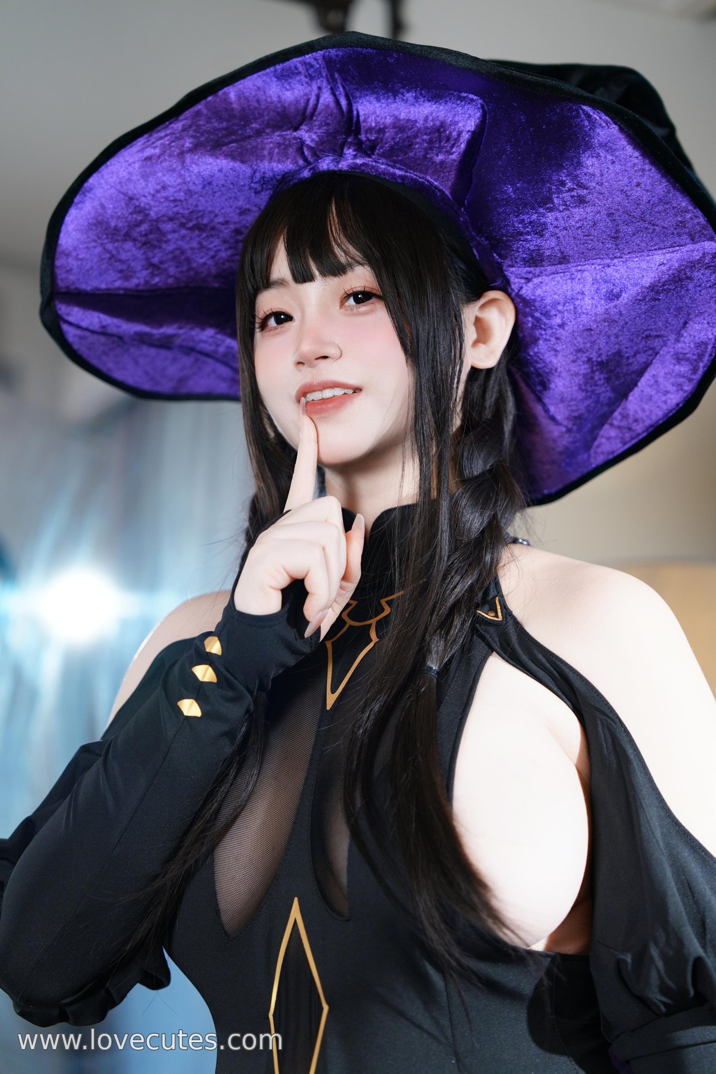 Cosplay] Furry Hat - Witching Night Themed Photoshoot: Dark Witch Style Intertwined with Night Atmosphere, Creating a Mysterious and Enchanting Visual Story 105P+2V