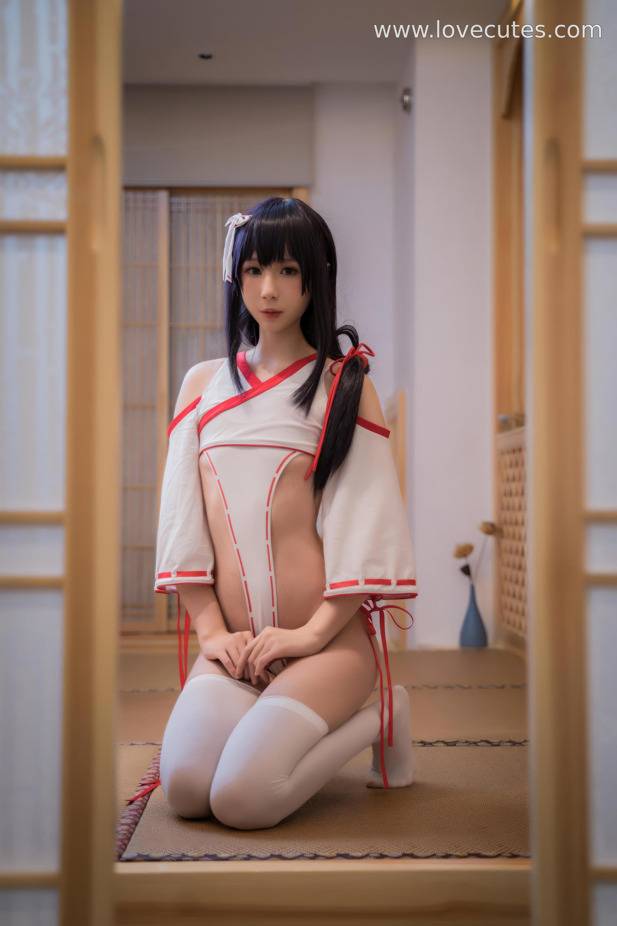 Cosplay] Nank歌 Nishi-enji - Momoko Miko Theme COS: Capturing the Gentle and Mysterious Essence of Momoko in 30P