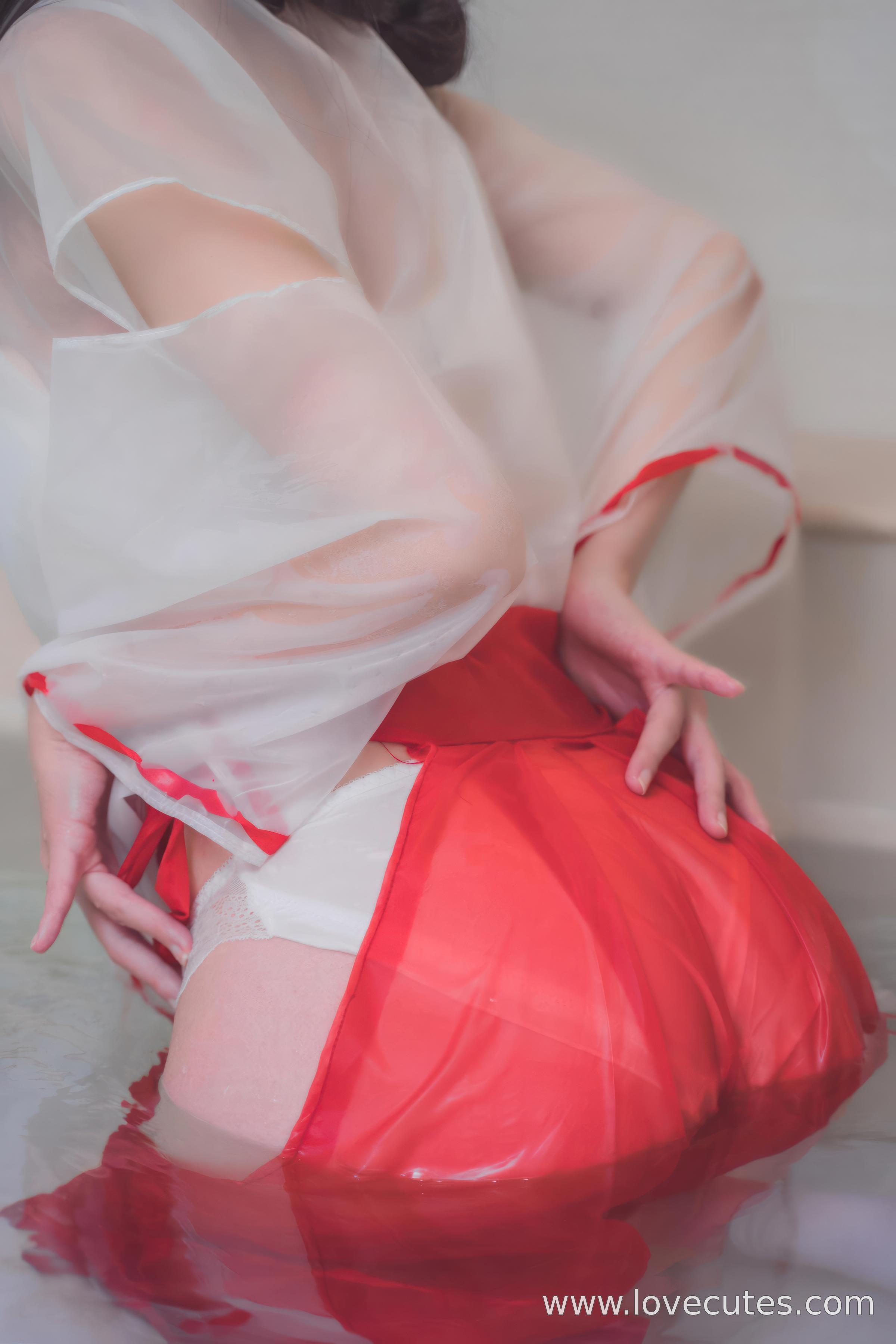 Cosplay] Nanka Nishinomiya - Transparent Miko Theme COS: A Blend of Lightweight Miko Attire and Sheer Materials Showcasing a Beautiful and Mysterious Visual Effect in Japanese Shrine Style 30P