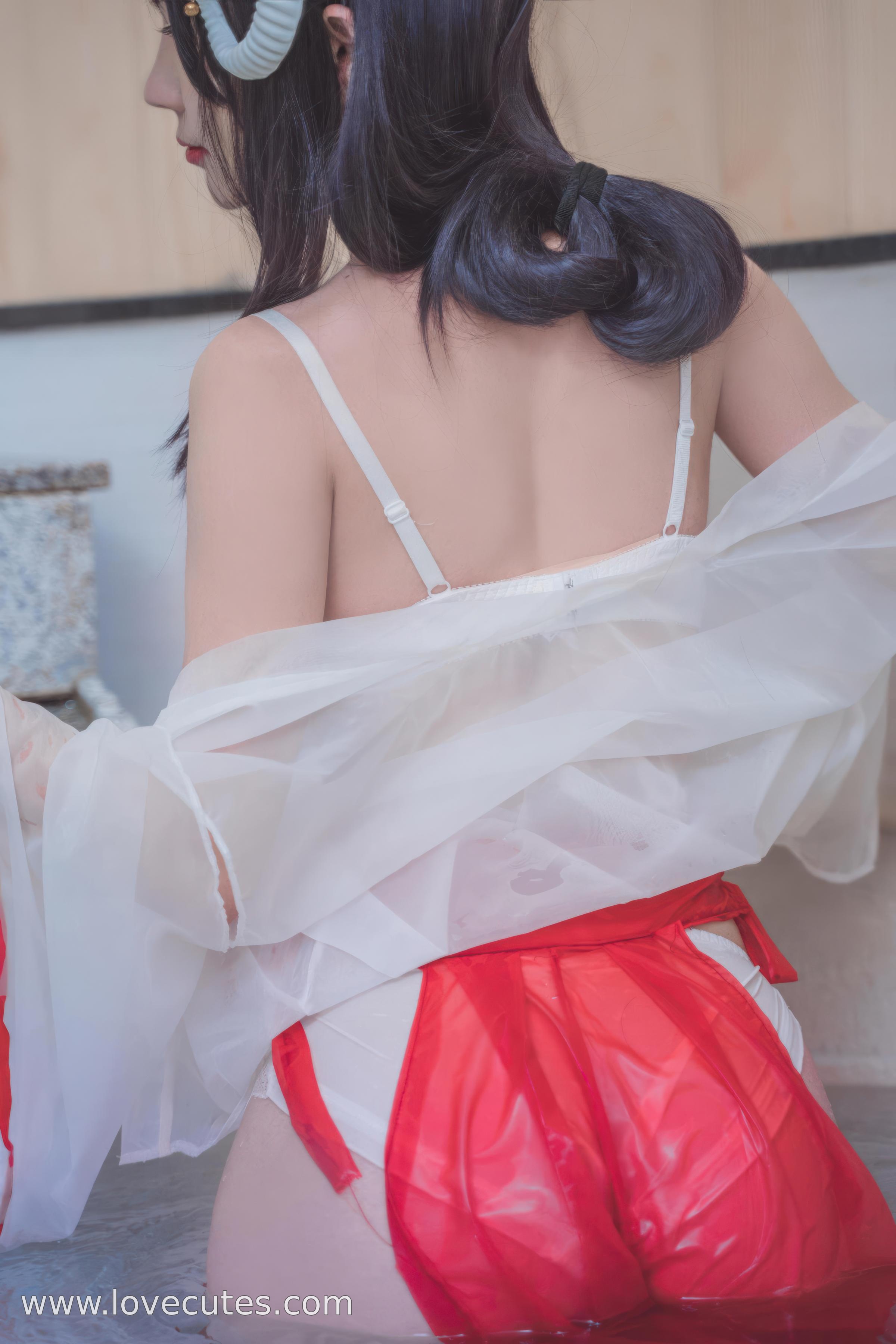Cosplay] Nanka Nishinomiya - Transparent Miko Theme COS: A Blend of Lightweight Miko Attire and Sheer Materials Showcasing a Beautiful and Mysterious Visual Effect in Japanese Shrine Style 30P