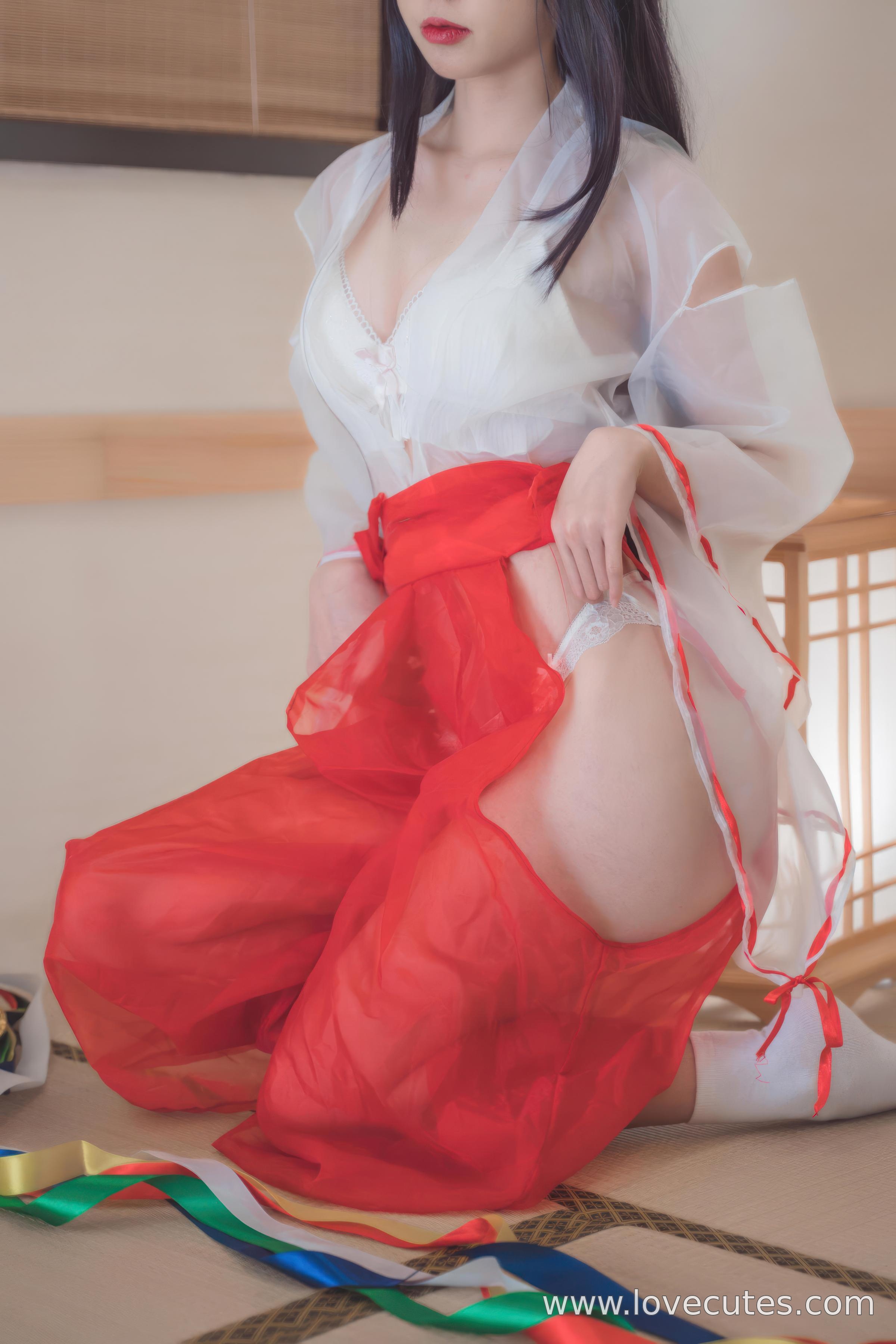 Cosplay] Nanka Nishinomiya - Transparent Miko Theme COS: A Blend of Lightweight Miko Attire and Sheer Materials Showcasing a Beautiful and Mysterious Visual Effect in Japanese Shrine Style 30P