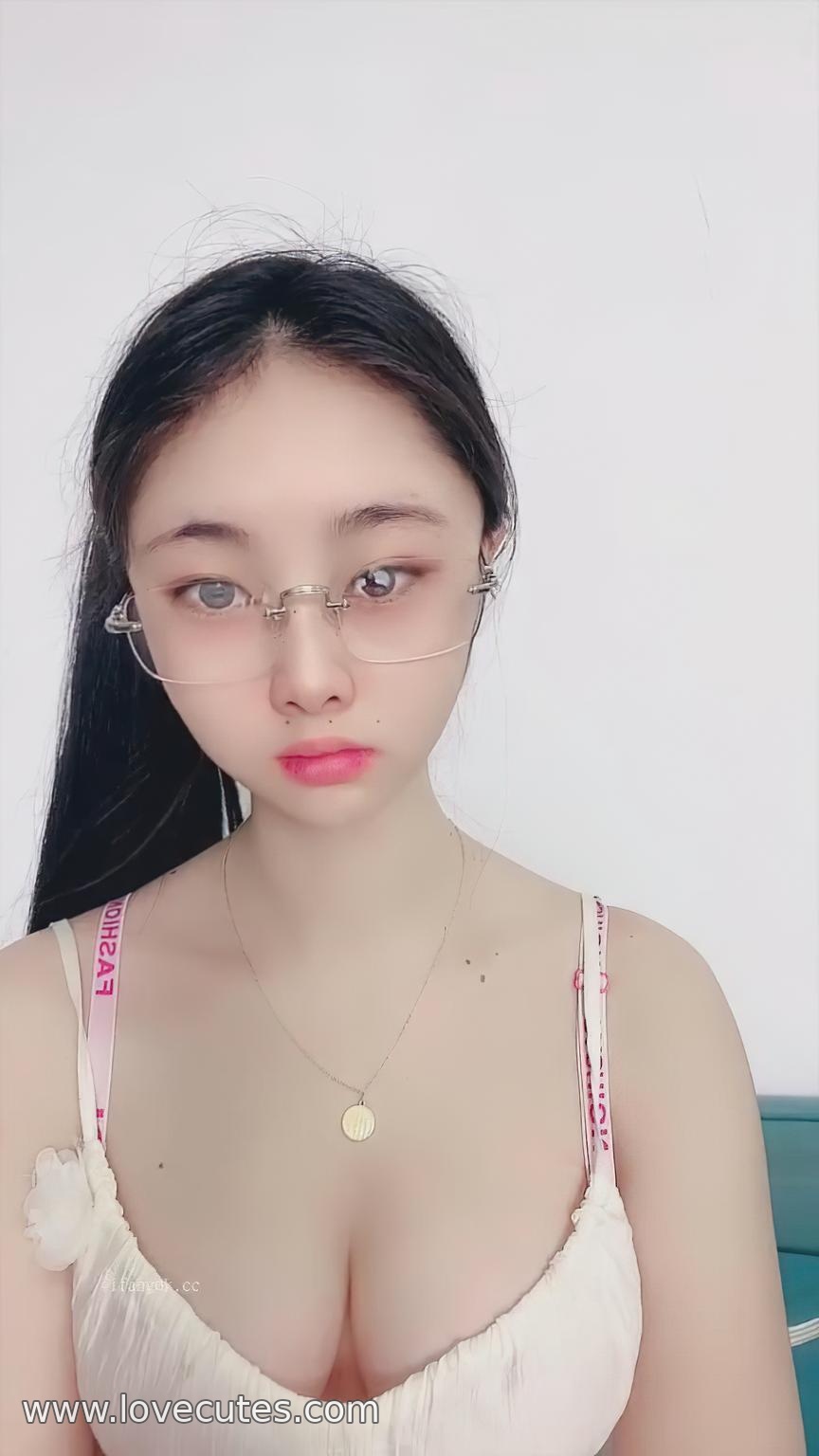 秦瑶 - 学院風制服テーマ写真：白い肌と青春スタイルのコントラスト魅力 甜美な外見の下に潜むセクシーな緊張感 27P+5V