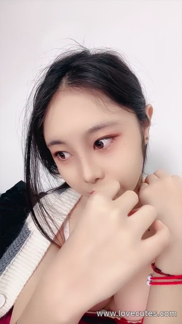 秦瑶 - 学院風制服テーマ写真：白い肌と青春スタイルのコントラスト魅力 甜美な外見の下に潜むセクシーな緊張感 27P+5V