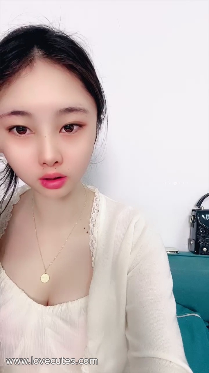 Qin Yao - Academy Style Uniform Photo Shoot: The Allure of Fair Skin and Youthful Looks, Unveiling Sensual Tension Beneath a Sweet Exterior 27P+5V