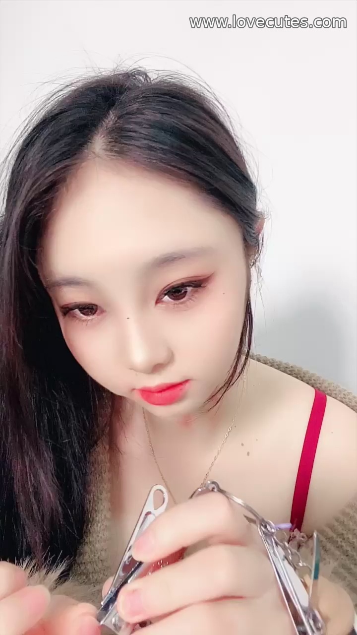 Qin Yao - Academy Style Uniform Photo Shoot: The Allure of Fair Skin and Youthful Looks, Unveiling Sensual Tension Beneath a Sweet Exterior 27P+5V