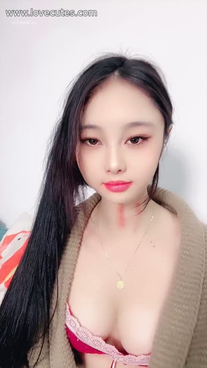 Qin Yao - Academy Style Uniform Photo Shoot: The Allure of Fair Skin and Youthful Looks, Unveiling Sensual Tension Beneath a Sweet Exterior 27P+5V