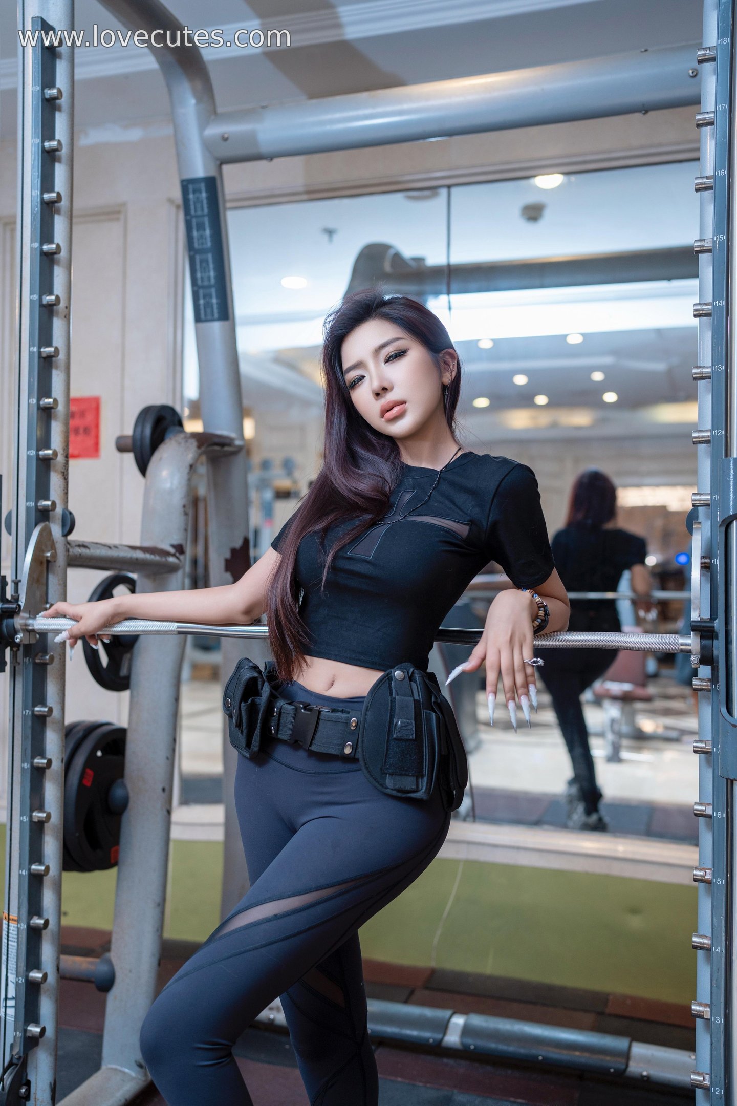 Ảnh] Lý Lệ Sa - Chủ đề đôi lãng mạn trên XiuRen: Tạo hình tất trắng trong phòng gym, tôn vinh đôi chân dài và không khí thân mật 90P
