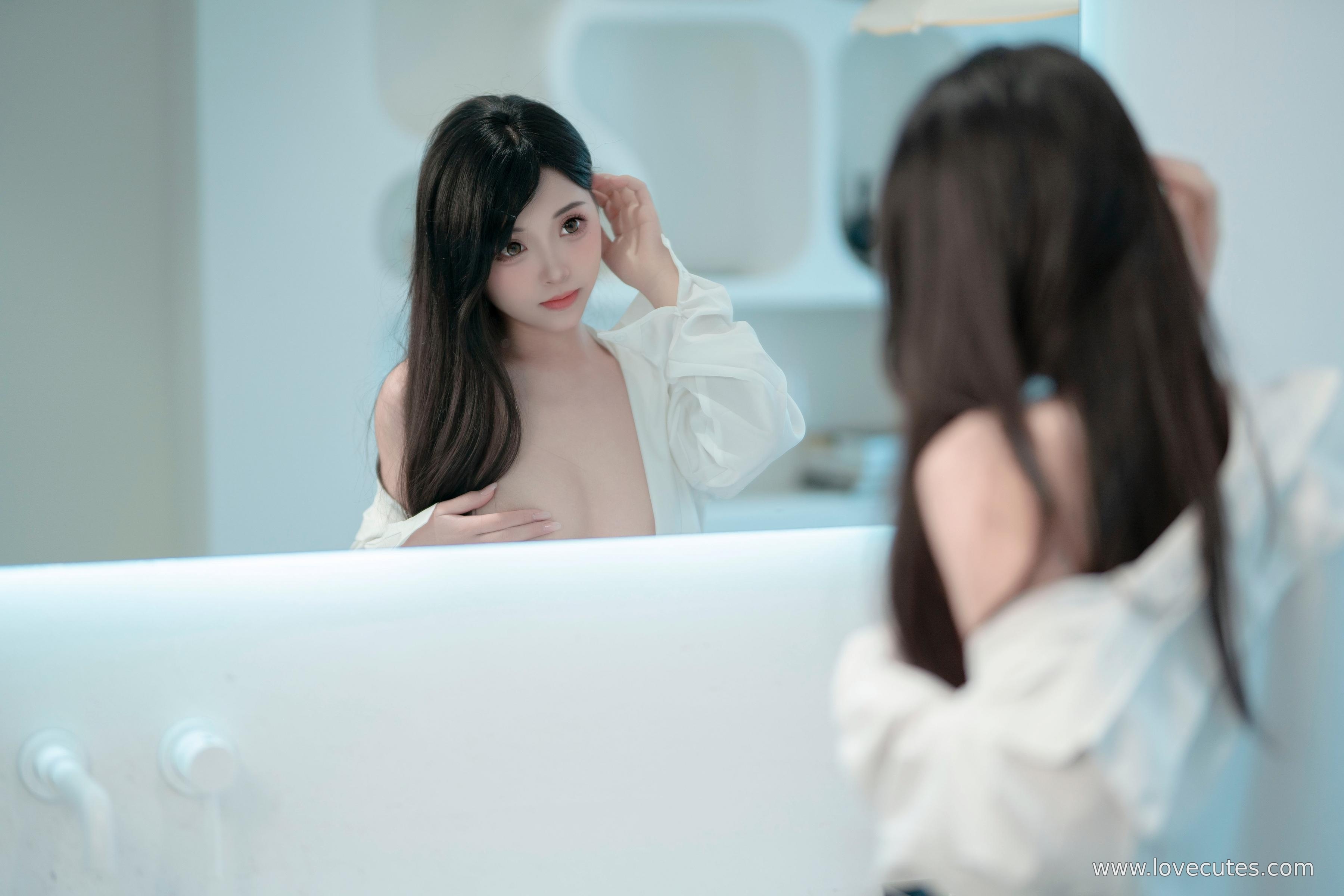 写真] Bangni邦尼 - cos 男友衬衫: Người đẹp quyến rũ với chân trắng mịn, áo透视 trên giường, kích thích không giới hạn 99P