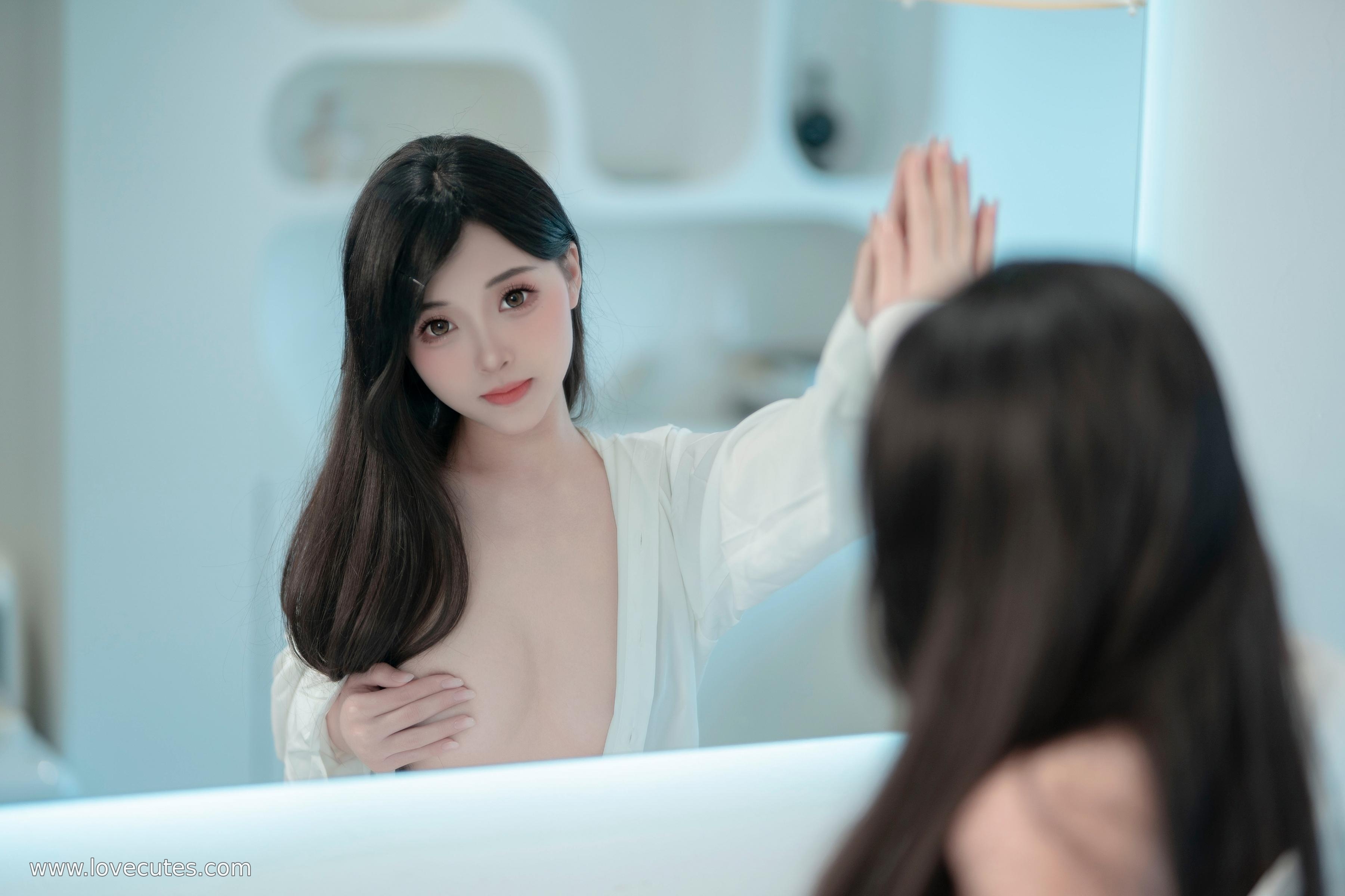 写真] Bangni邦尼 - cos 男友衬衫: Người đẹp quyến rũ với chân trắng mịn, áo透视 trên giường, kích thích không giới hạn 99P