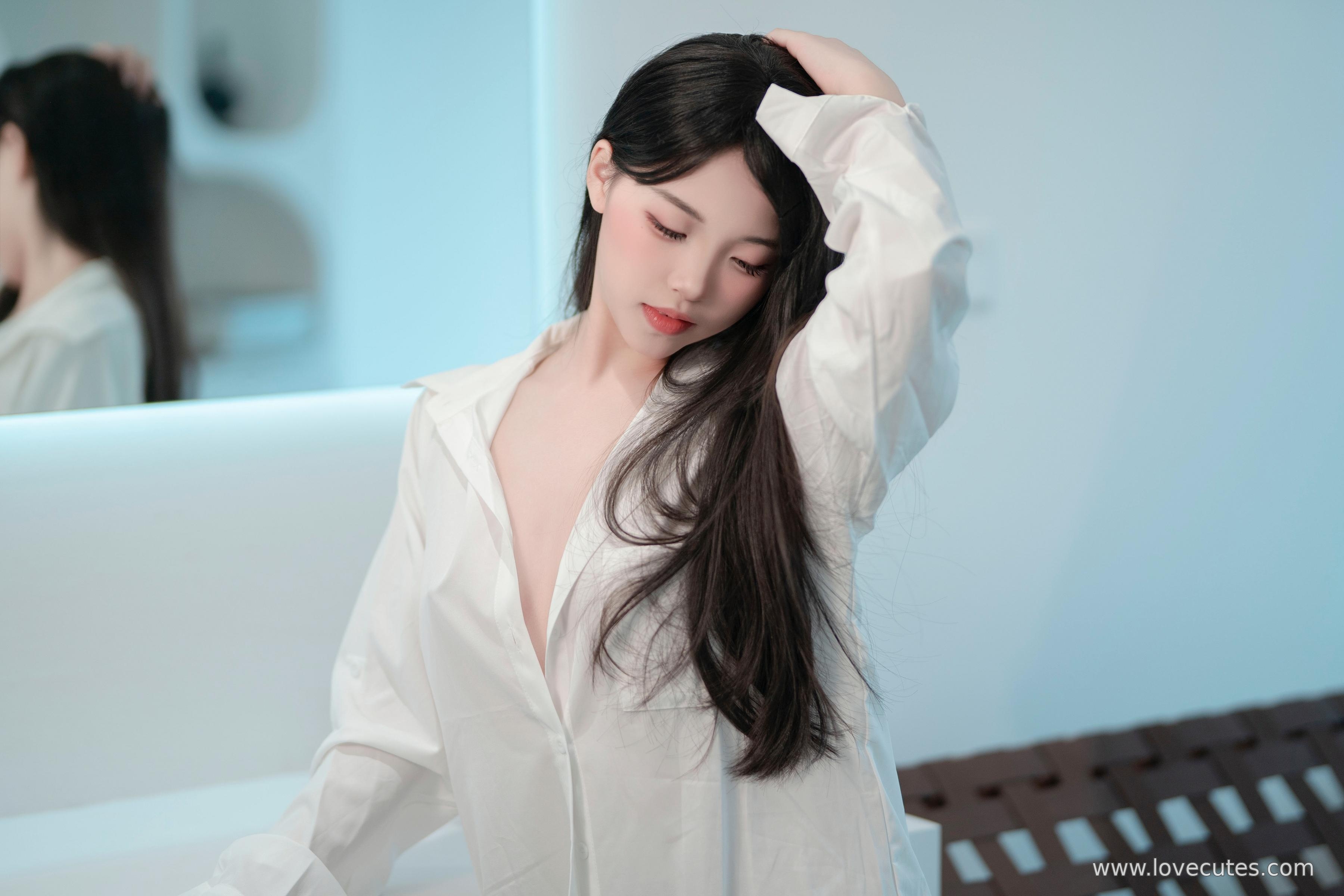写真] Bangni邦尼 - cos 男友衬衫: Người đẹp quyến rũ với chân trắng mịn, áo透视 trên giường, kích thích không giới hạn 99P