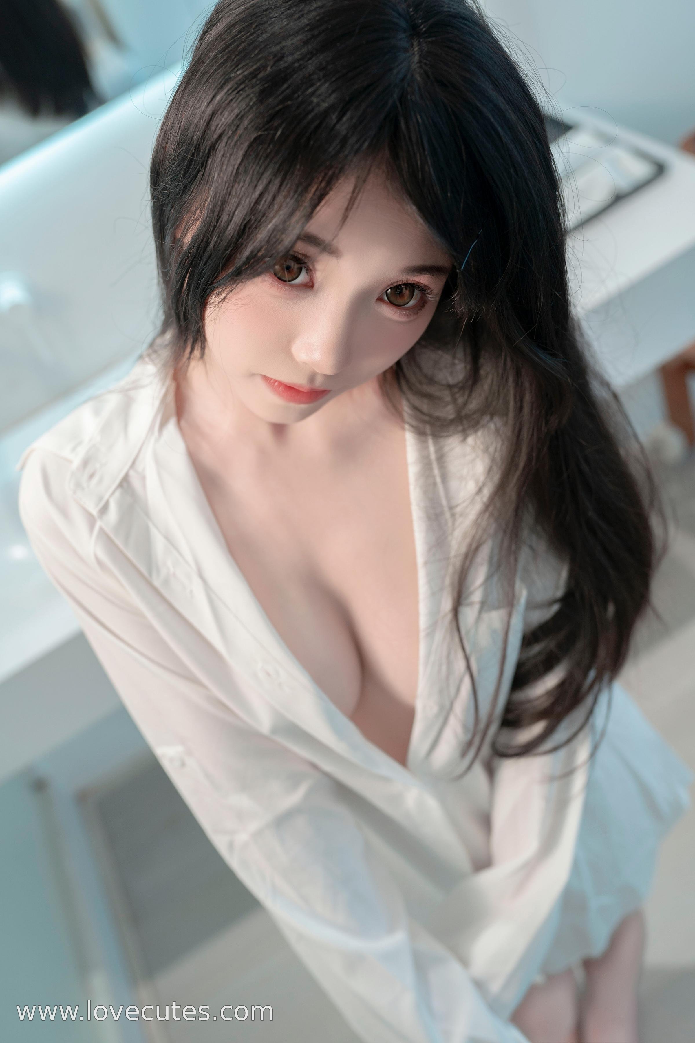 写真] Bangni邦尼 - コス 男友シャツ：リアルセクシー美女 白い美脚 シャツ透けベッド開脚 極致挑発誘惑 無修正 99P