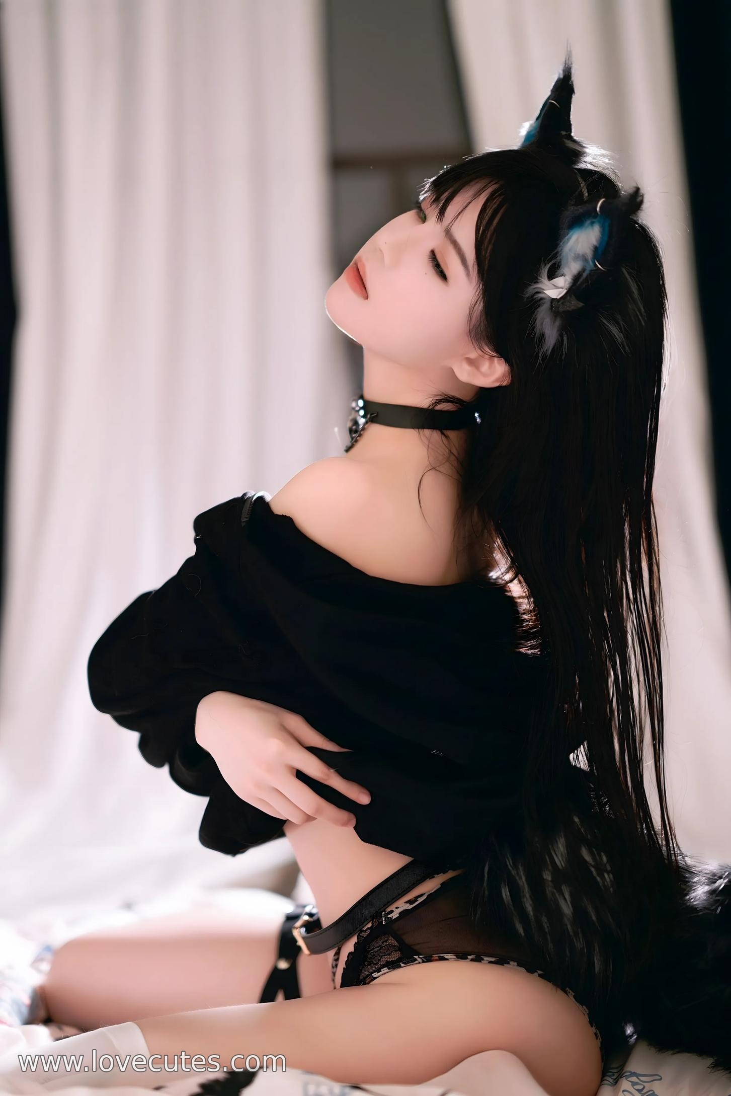 คอสเพลย์] ซากุระทามิ - คอสเพลย์แมวเมนแคท: สาวแมวสุดน่ารักในชุดชั้นในลูกไม้ดำ ขาเรียวสะดุดตา สุดเซ็กซี่ 47P