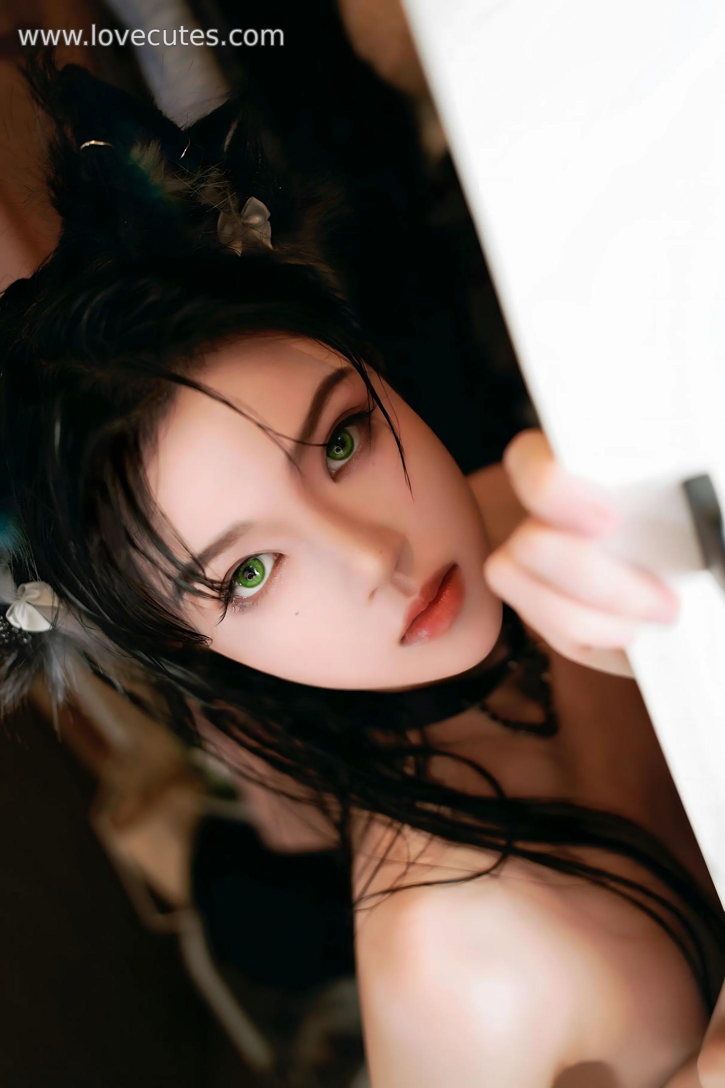 [cosplay] 桜桃喵 - cos 缅因猫猫：真人写实可爱猫娘 白丝黑蕾丝内衣美腿翘臀开档 极致诱惑无修正 47P