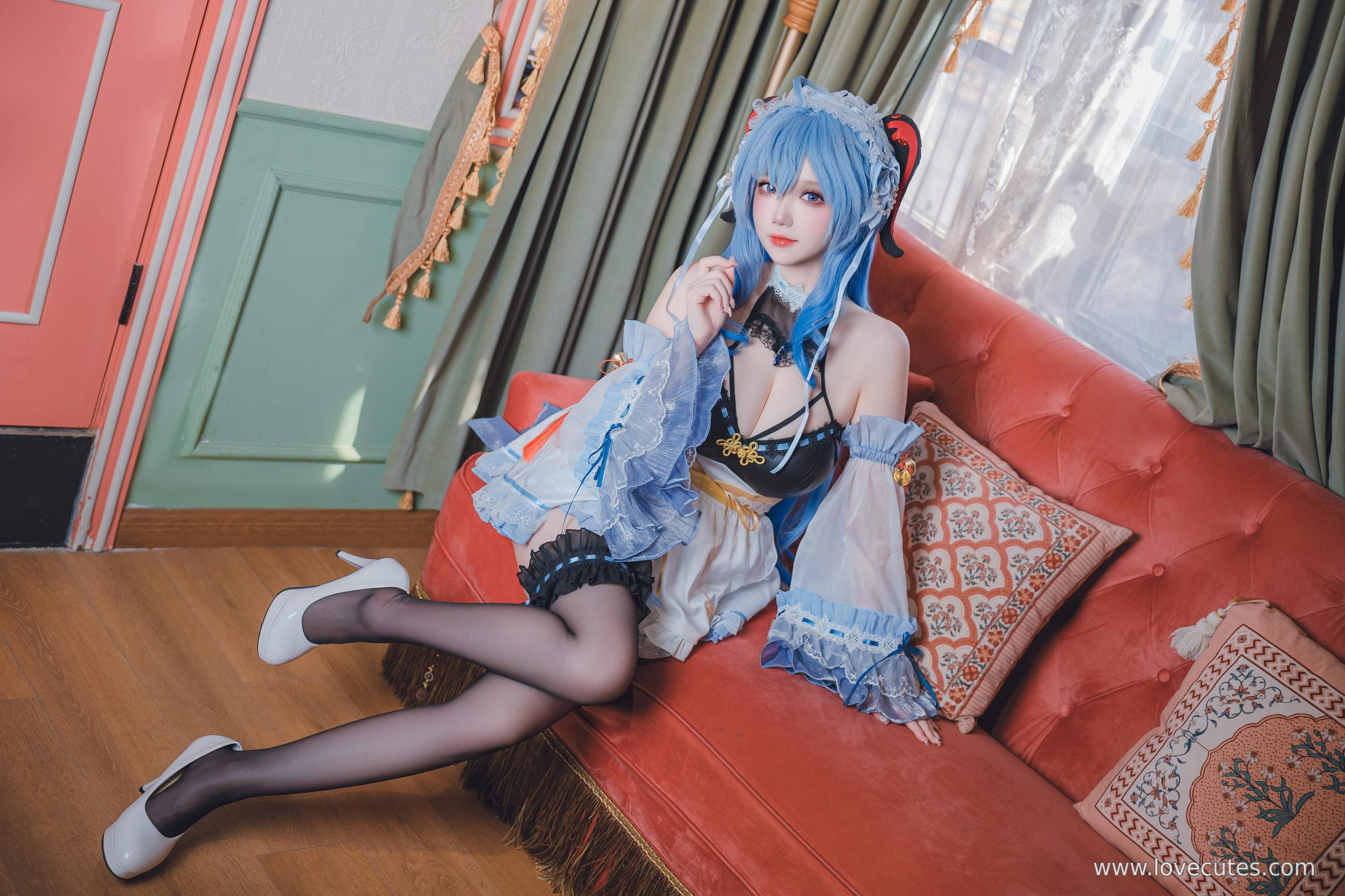costume] Tuyết Tình Astra - Người Hầu Ganyu: Tái Hiện Phong Cách Nữ Hầu Đen, Sự Kết Hợp Giữa Dịu Dàng và Gợi Cảm 31P1V