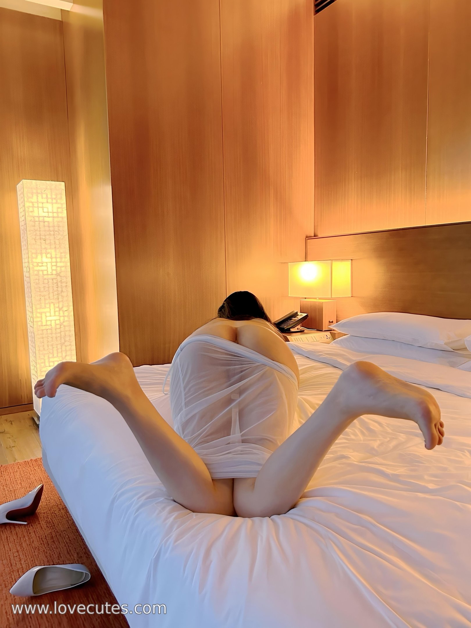 모델] 탕안치 TangAnQi - 가슴 패치 테마 화보: 침대 분위기 속의 스타킹 하이힐 스타일, 길고 우아한 섹시함 89P