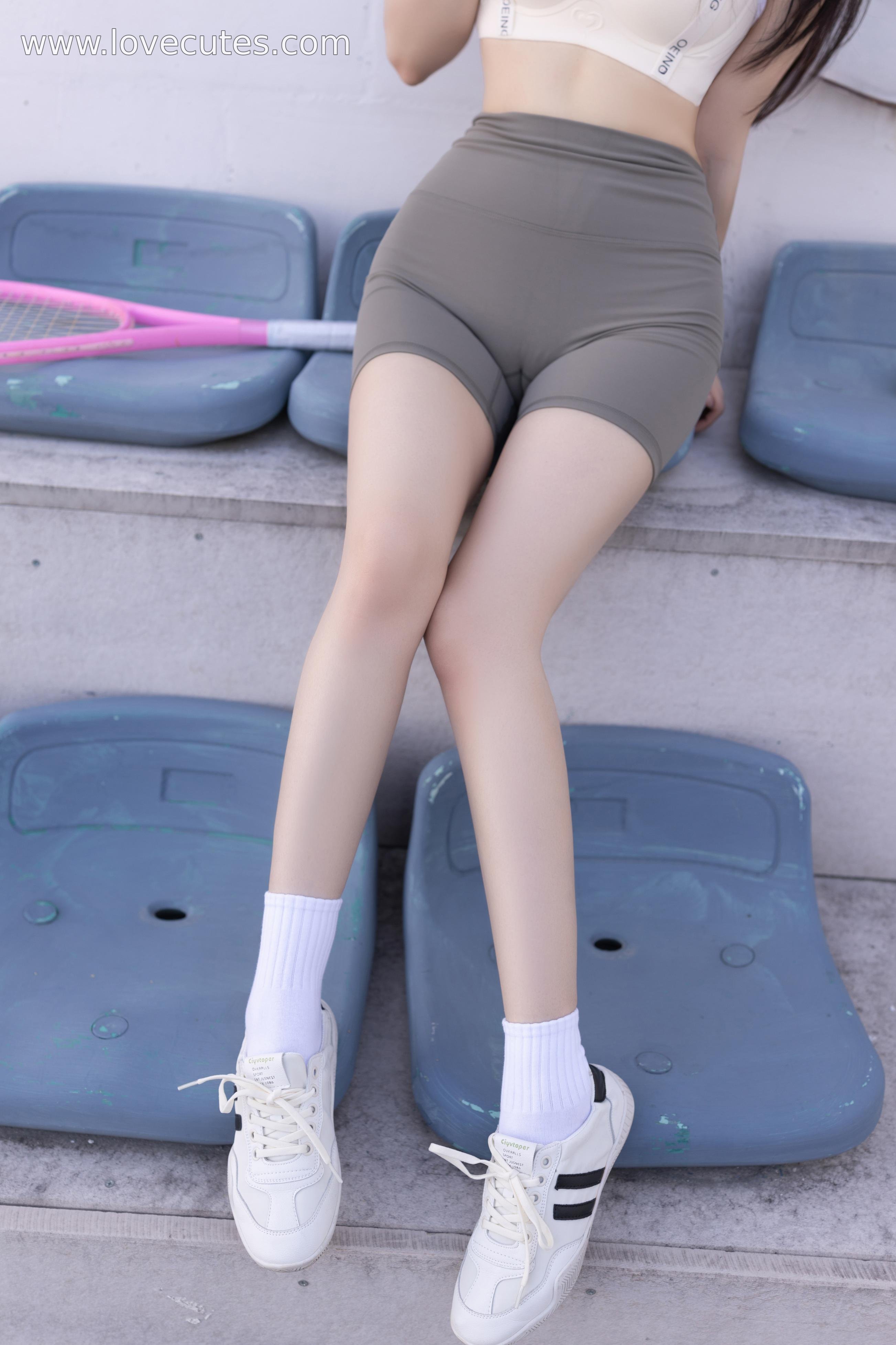 モデル] 魚卵フィッシュ - テニスコート：スポーツシーンのプライベート撮影 タイトパンツとランジェリーのセクシーなコントラスト 魅惑的な雰囲気 120P