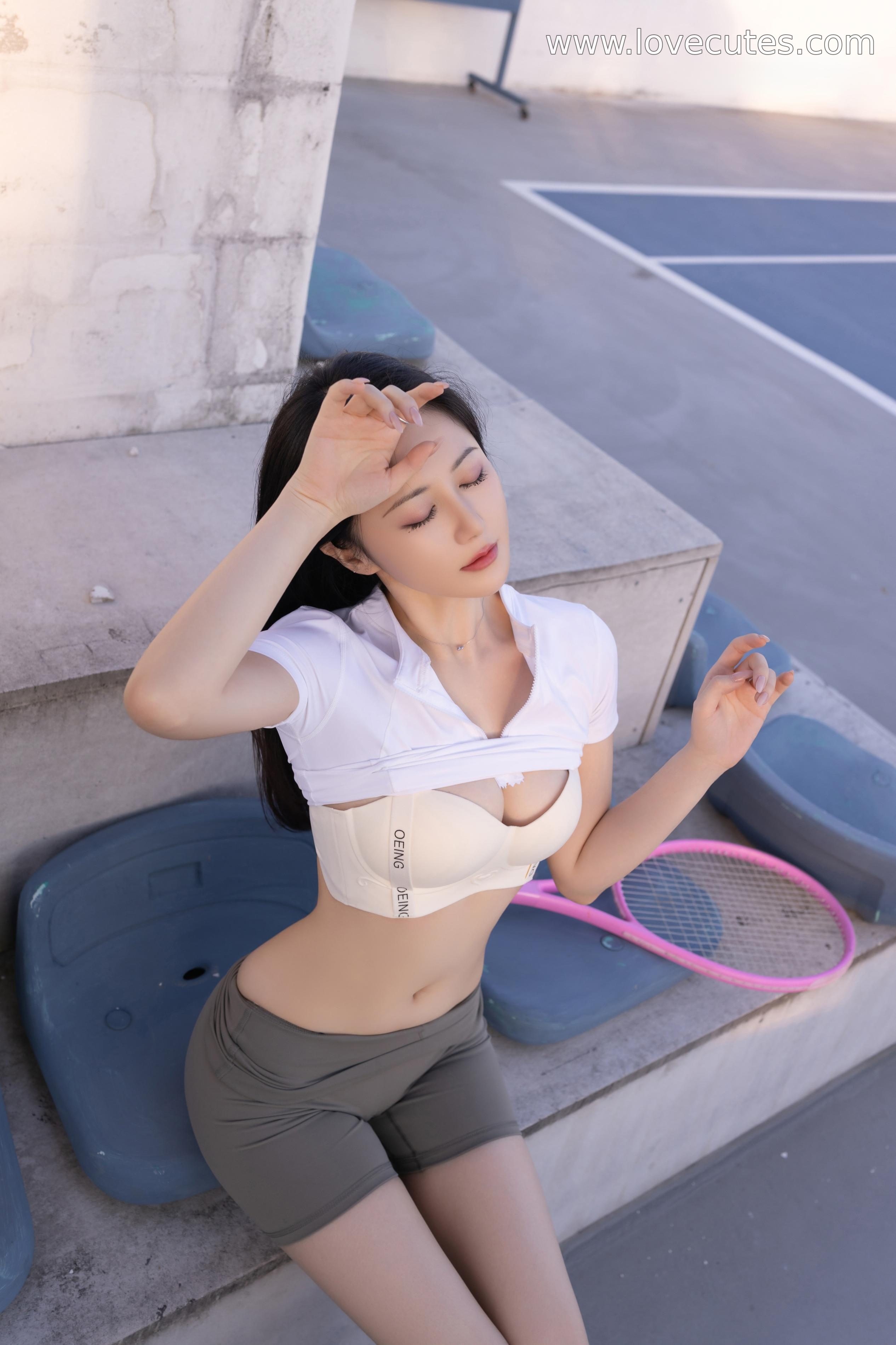 モデル] 魚卵フィッシュ - テニスコート：スポーツシーンのプライベート撮影 タイトパンツとランジェリーのセクシーなコントラスト 魅惑的な雰囲気 120P
