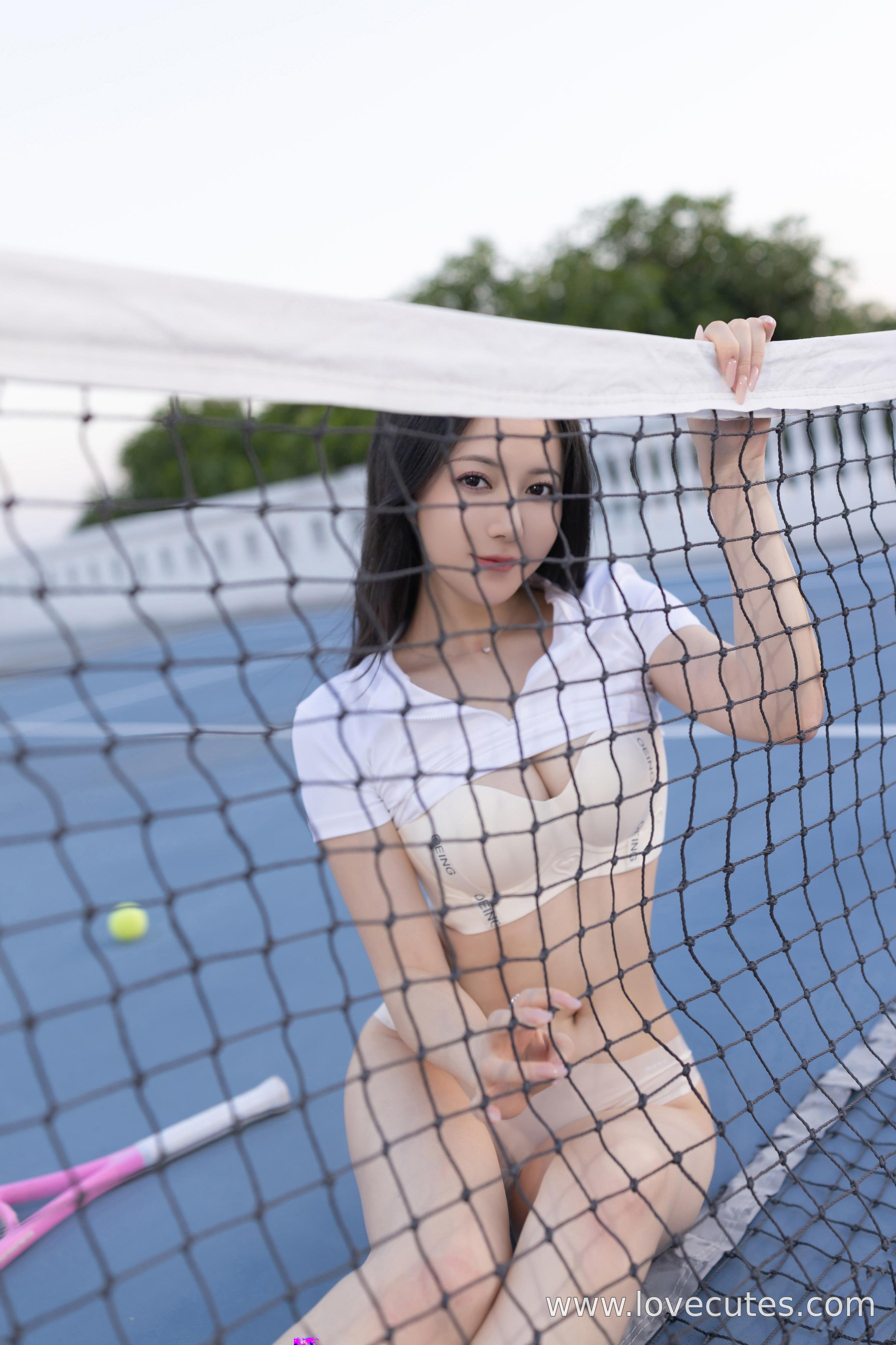 モデル] 魚卵フィッシュ - テニスコート：スポーツシーンのプライベート撮影 タイトパンツとランジェリーのセクシーなコントラスト 魅惑的な雰囲気 120P