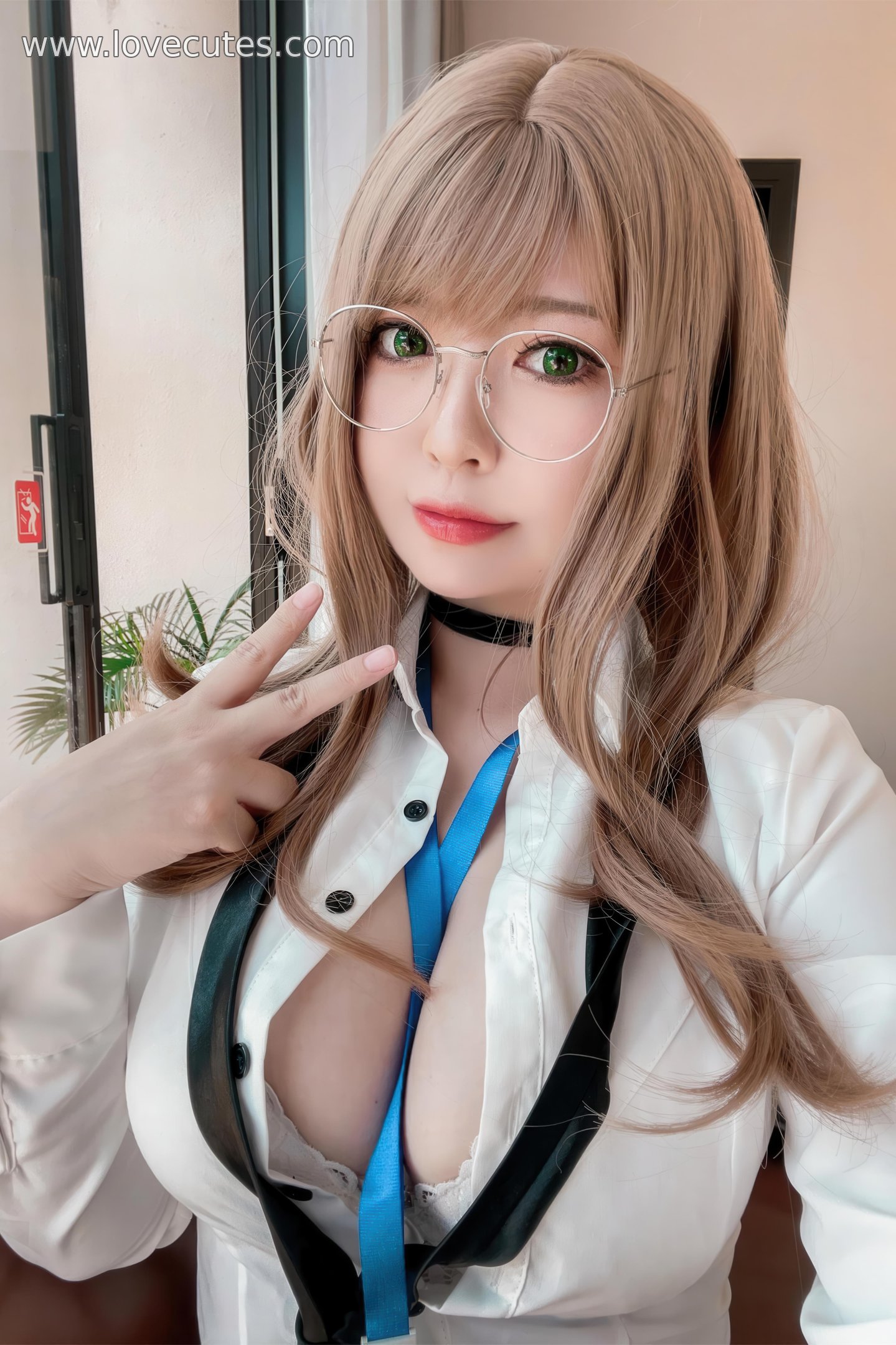 半半子 NIKKE エマ秘書 コスプレ 76P