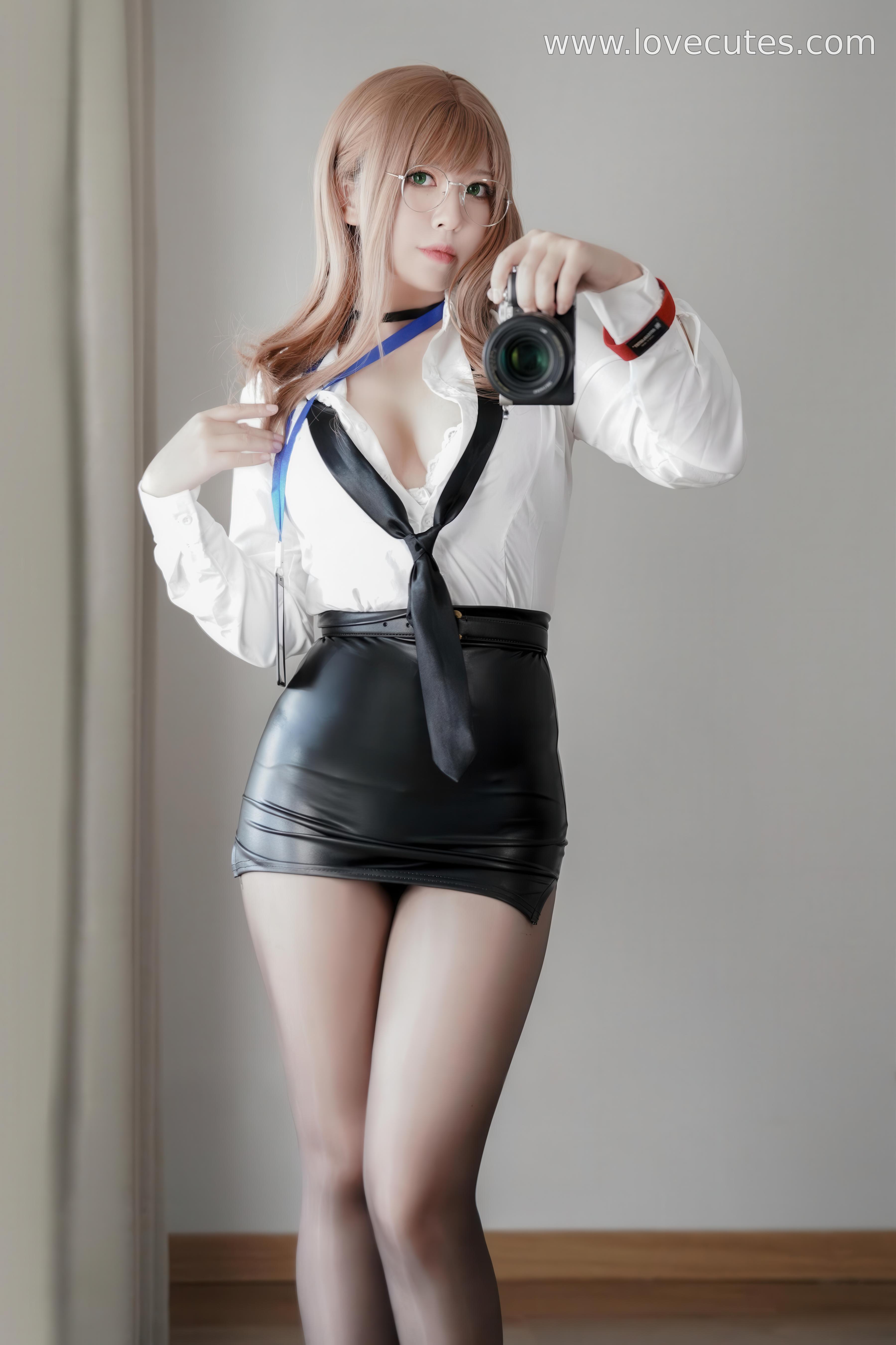 半半子 NIKKE エマ秘書 コスプレ 76P