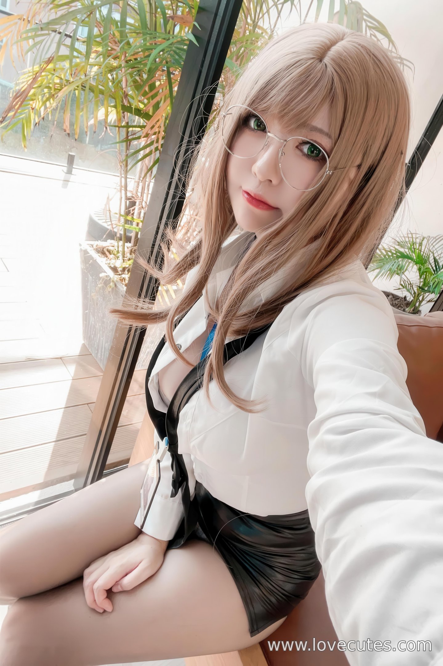 半半子 NIKKE エマ秘書 コスプレ 76P