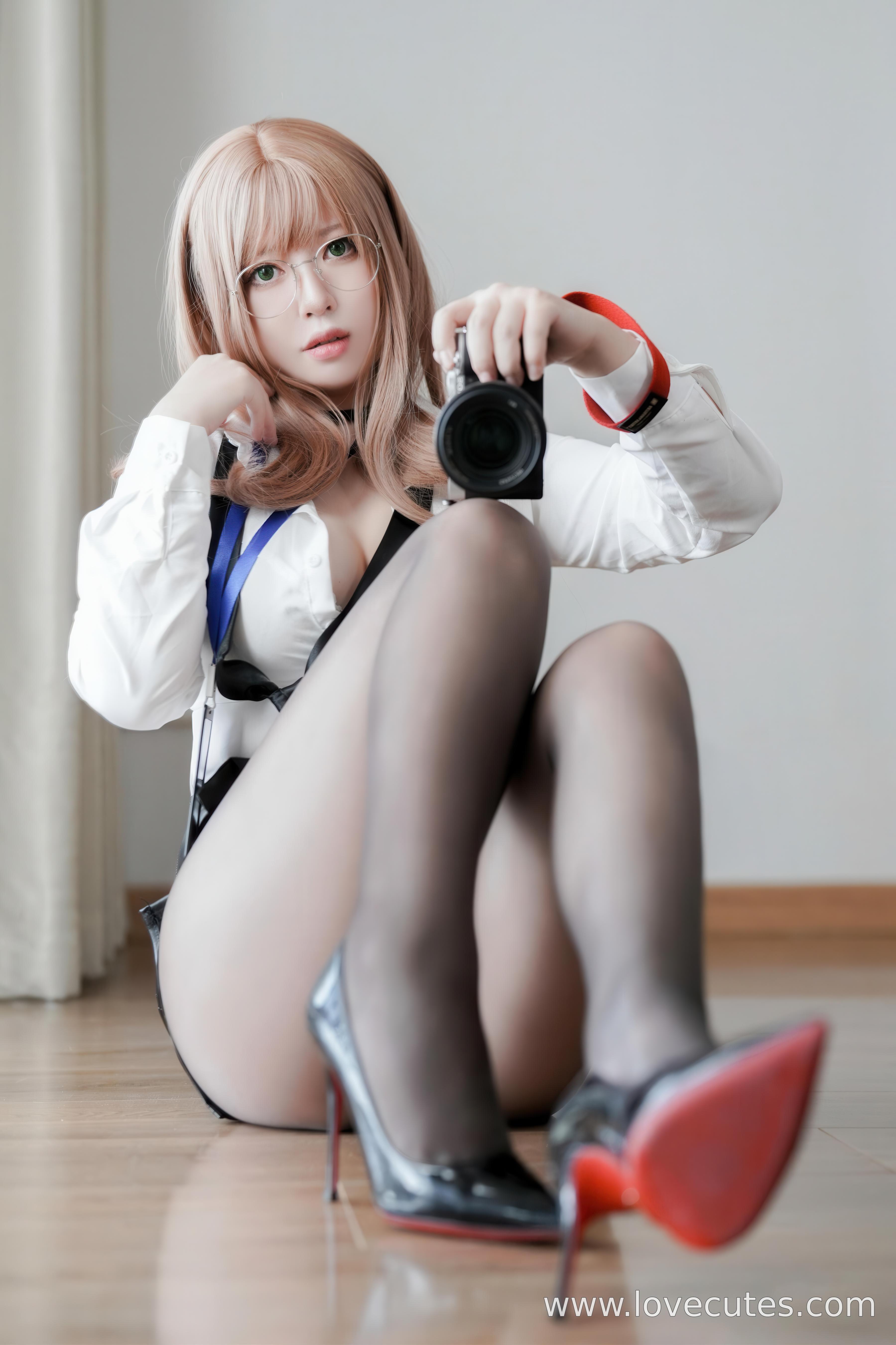 半半子 NIKKE エマ秘書 コスプレ 76P