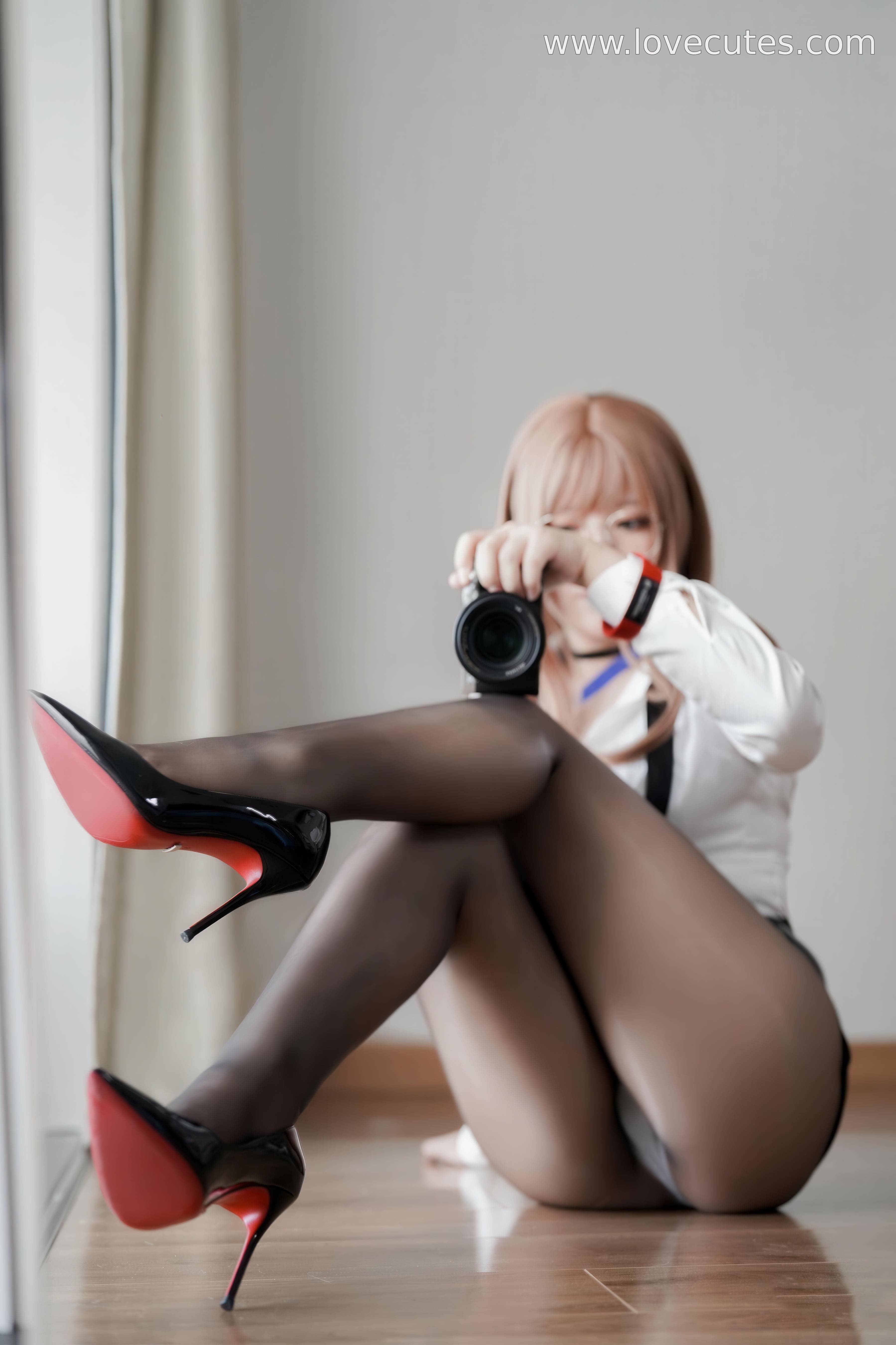 Ban Ban Zi Cosplay Emma Secretary NIKKE 76P