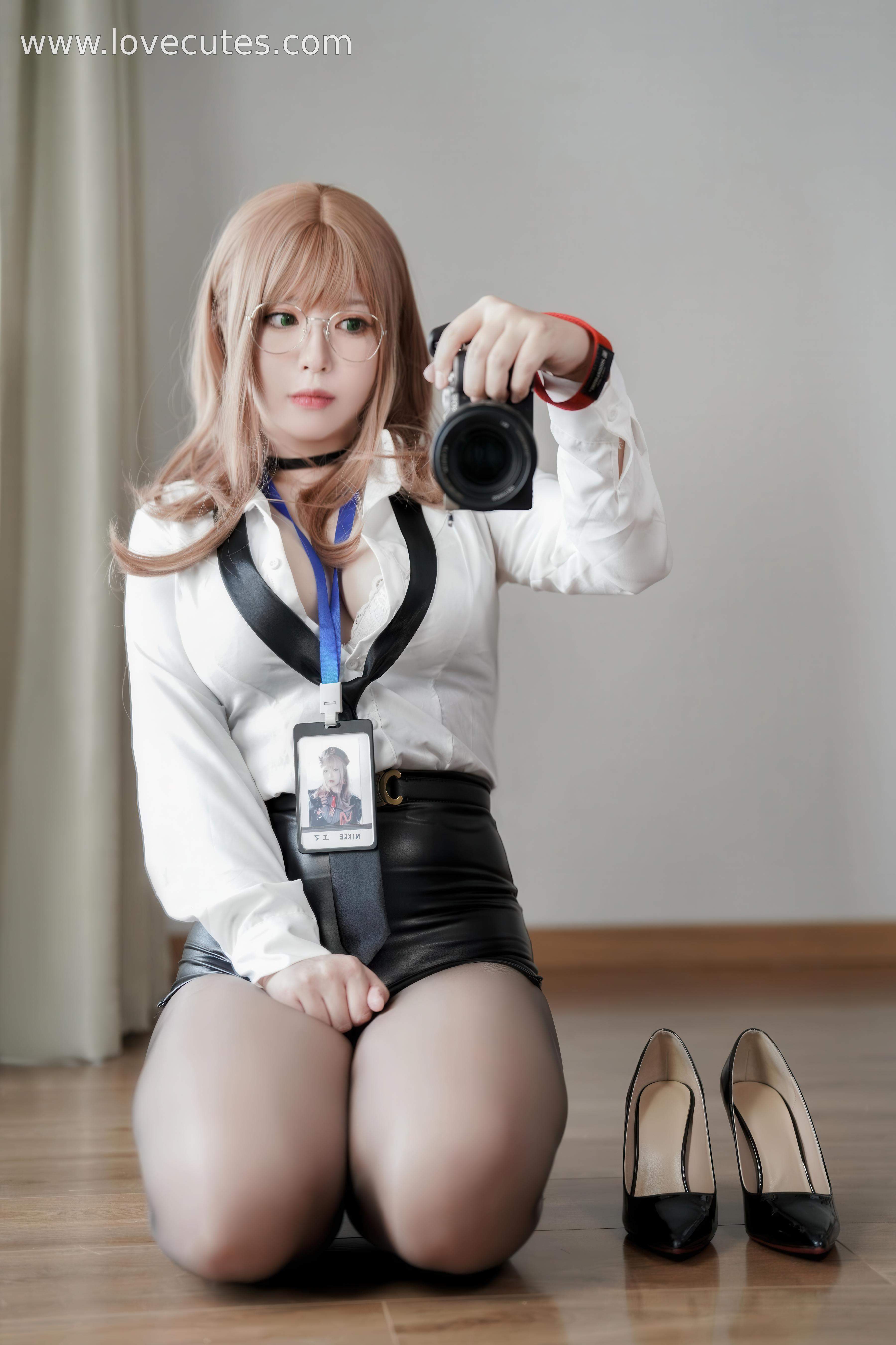 Ban Ban Zi Cosplay Emma Secretary NIKKE 76P