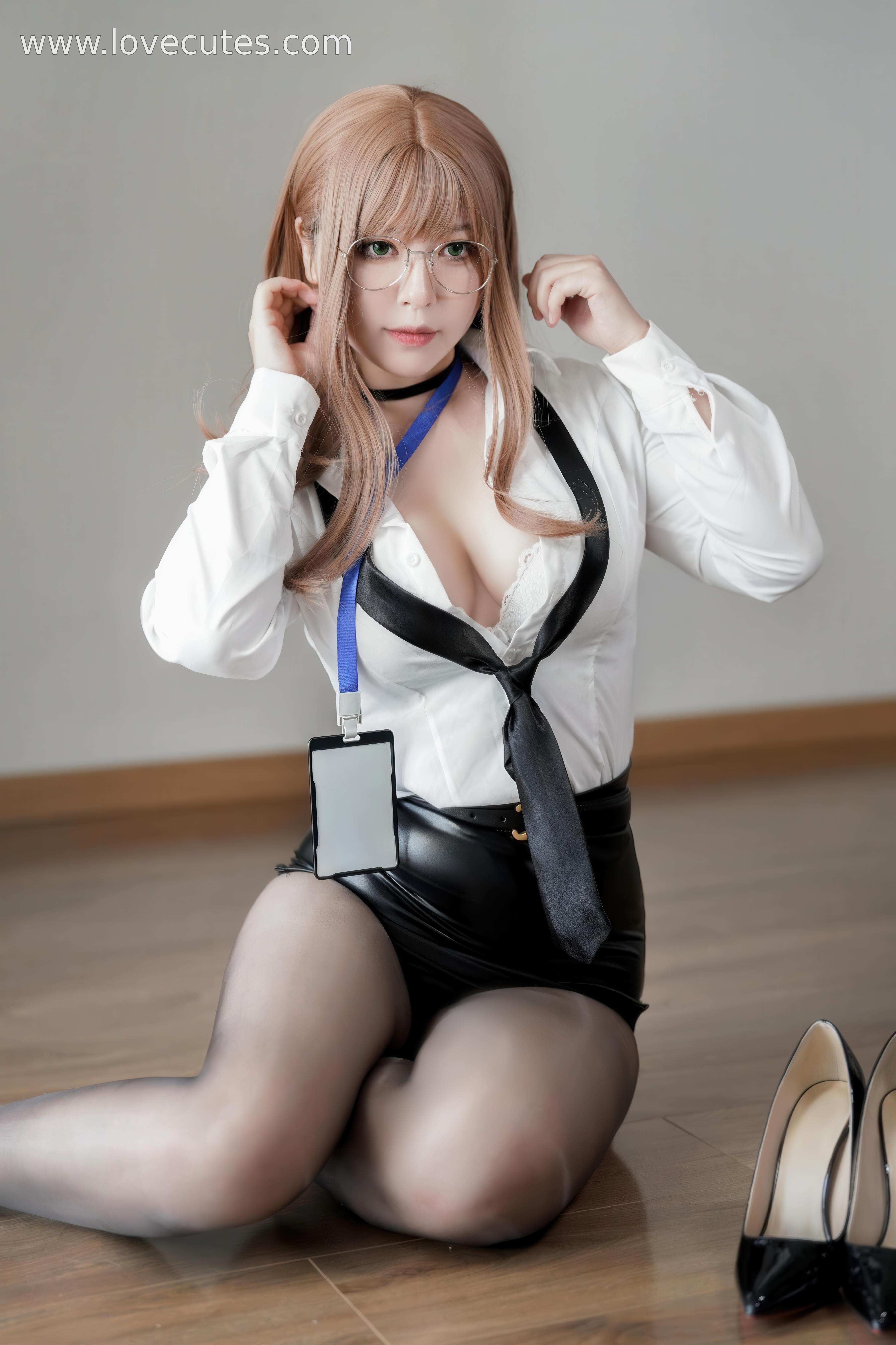 Ban Ban Zi Cosplay Emma Secretary NIKKE 76P