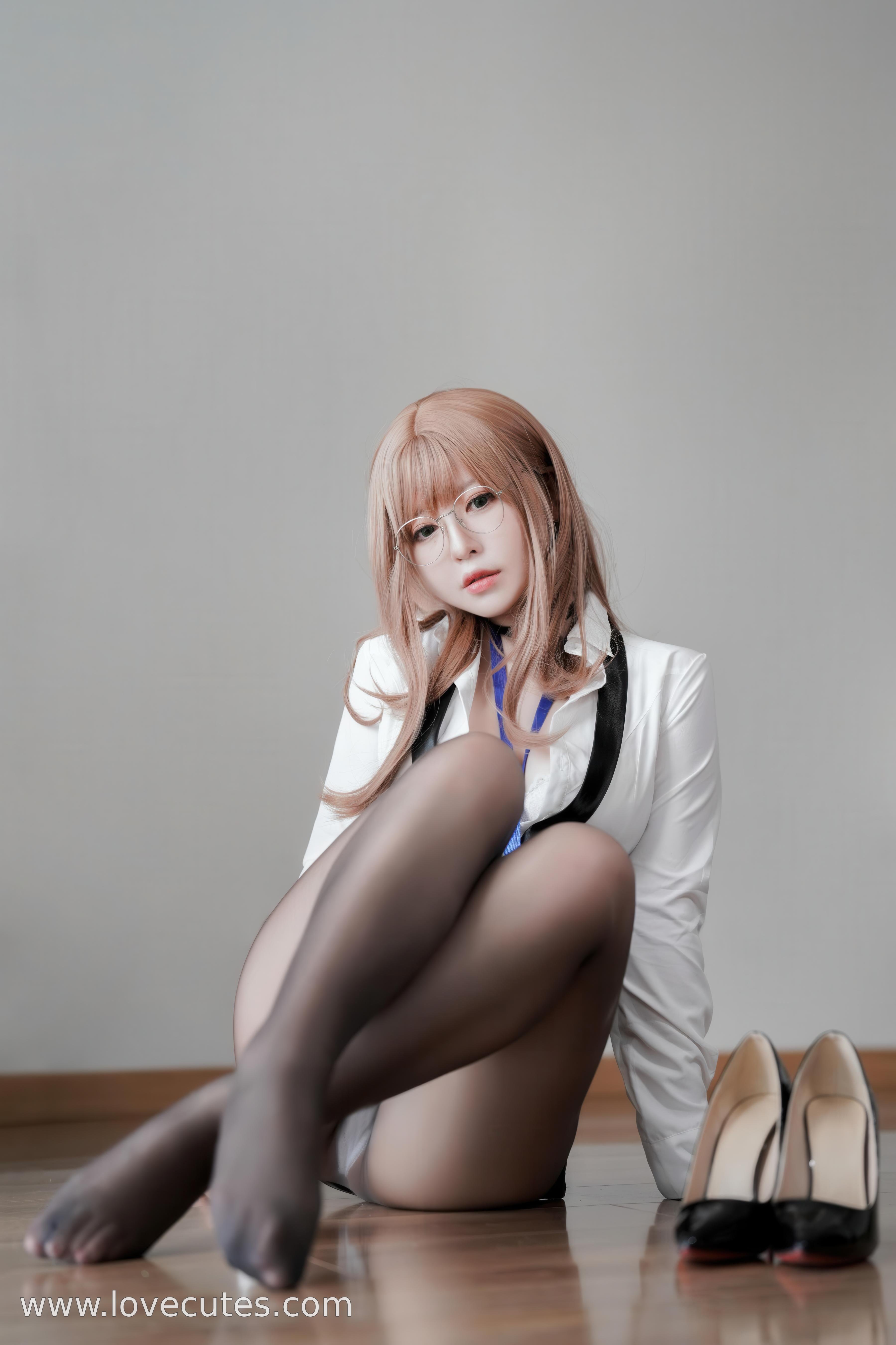 Ban Ban Zi Cosplay Emma Secretary NIKKE 76P
