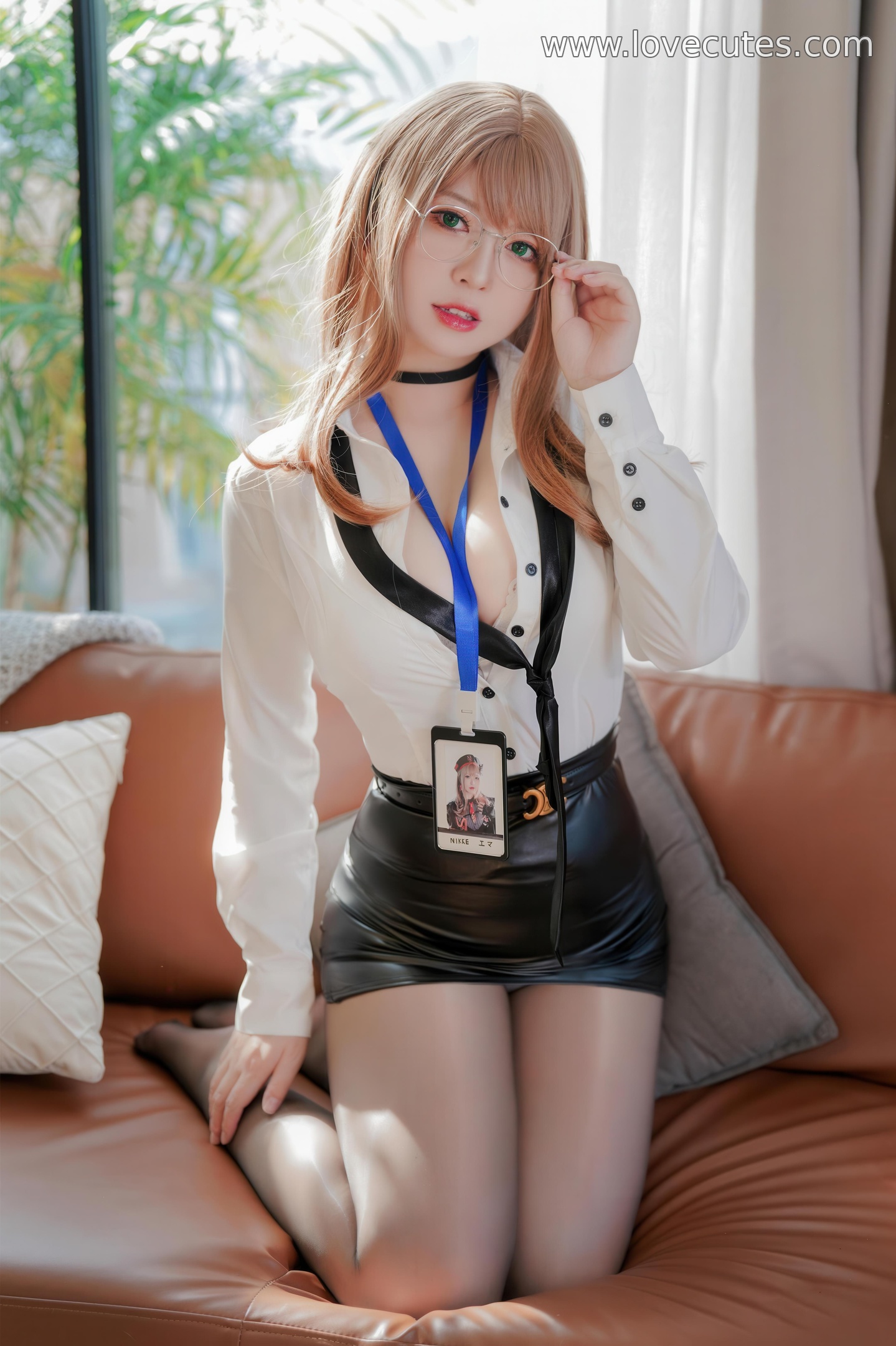 Ban Ban Zi Cosplay Emma Secretary NIKKE 76P
