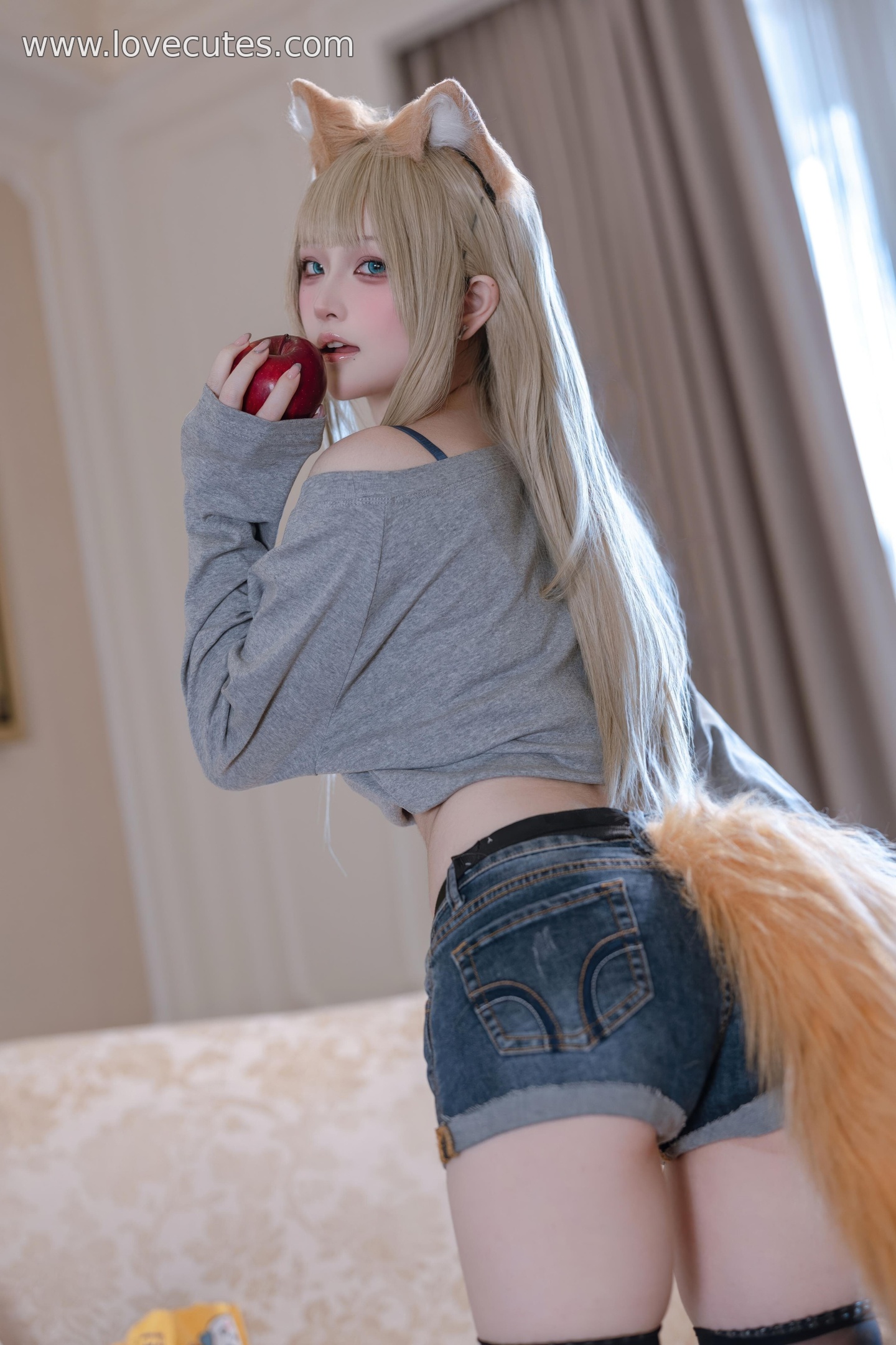 Cosplay] Yuy Fish - T1: Daily Style Girl in Black Stockings and Denim Shorts, Clean and Sharp Shots, Sweet and Cool Contrast, 54P