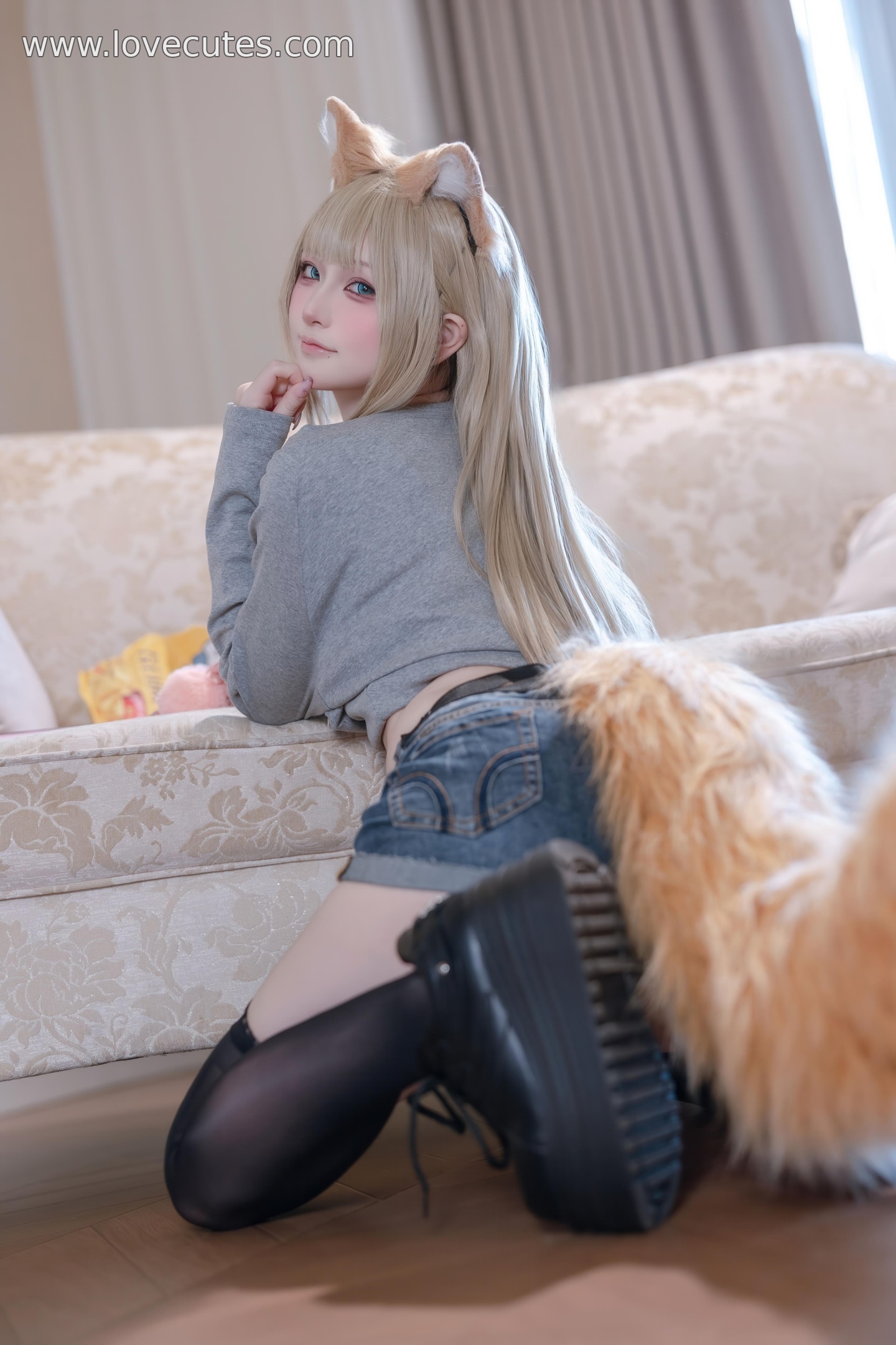 Cosplay] Yuy Fish - T1: Daily Style Girl in Black Stockings and Denim Shorts, Clean and Sharp Shots, Sweet and Cool Contrast, 54P
