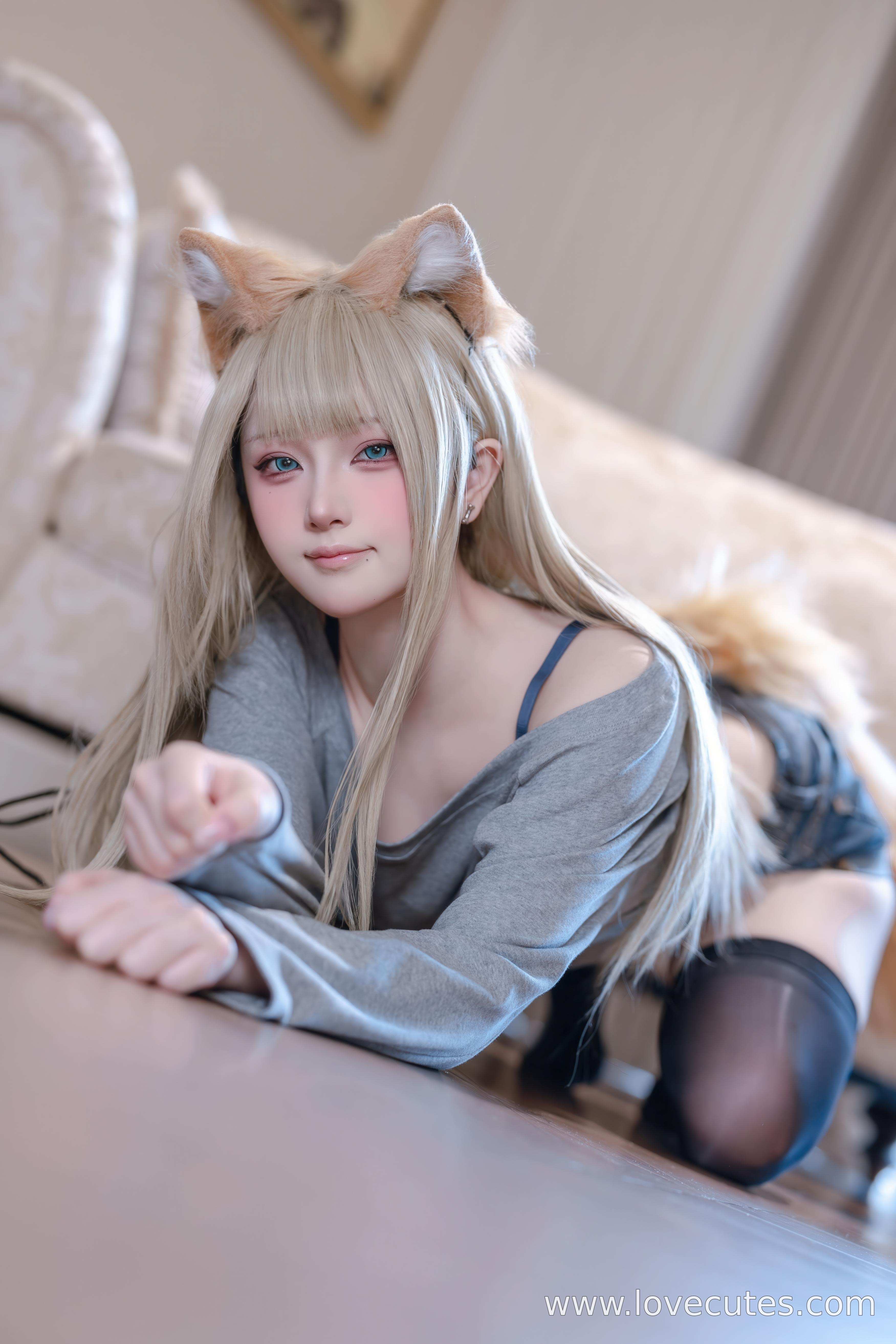 Cosplay] Yuy Fish - T1: Daily Style Girl in Black Stockings and Denim Shorts, Clean and Sharp Shots, Sweet and Cool Contrast, 54P