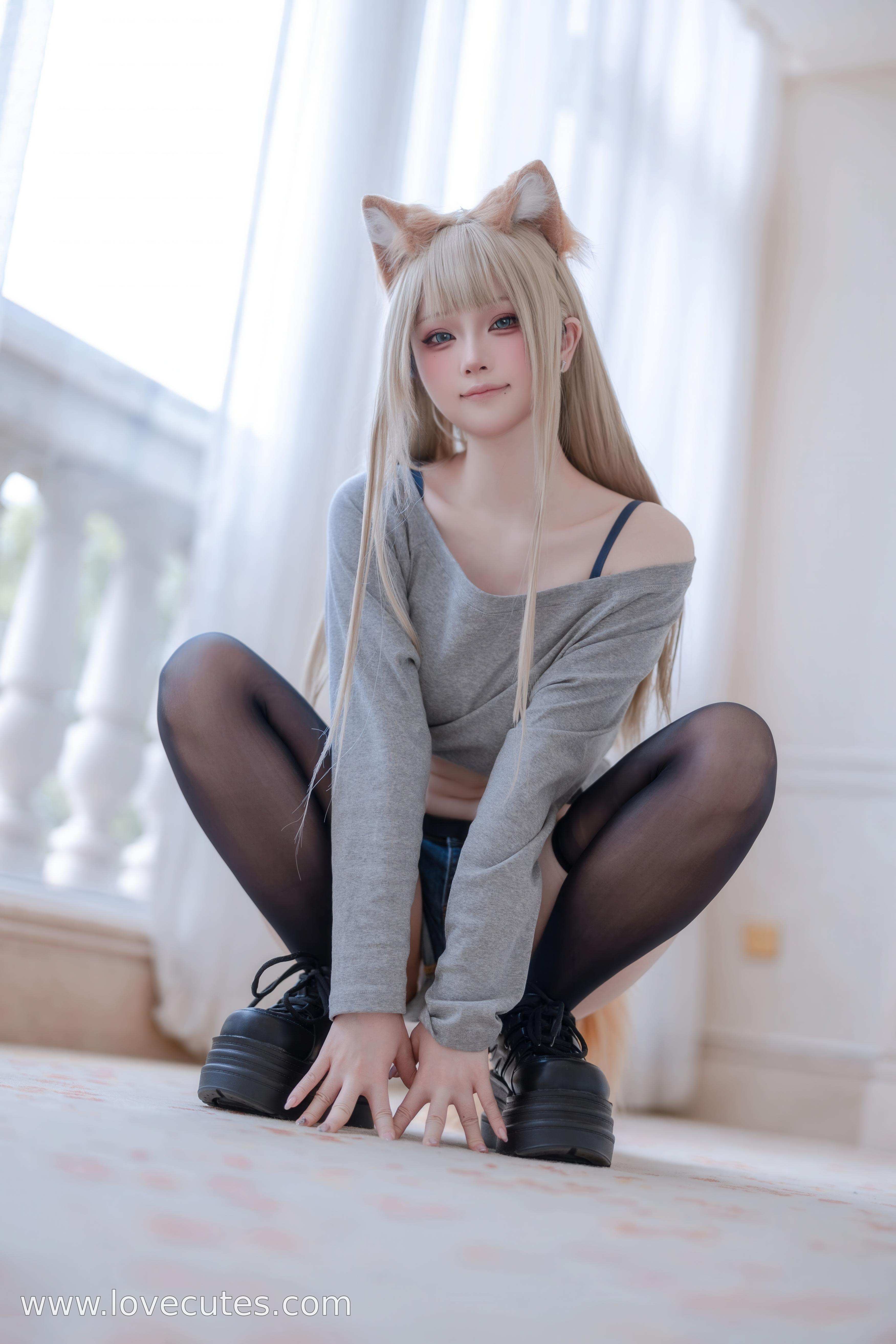 Cosplay] Yuy Fish - T1: Daily Style Girl in Black Stockings and Denim Shorts, Clean and Sharp Shots, Sweet and Cool Contrast, 54P
