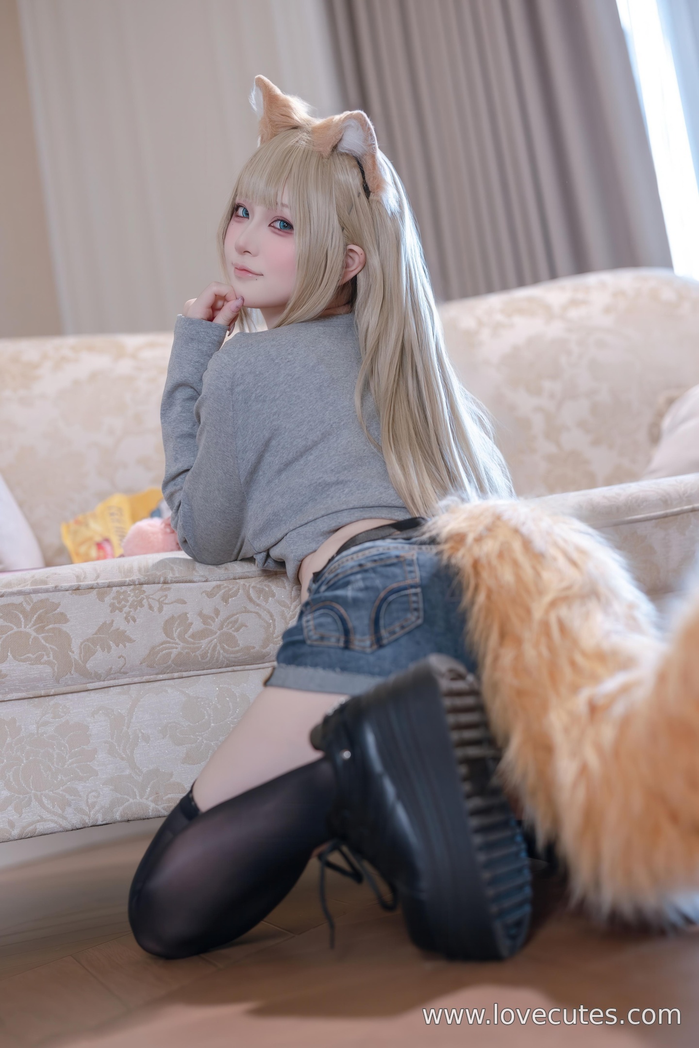 Cosplay] Yuy Fish - T1: Daily Style Girl in Black Stockings and Denim Shorts, Clean and Sharp Shots, Sweet and Cool Contrast, 54P